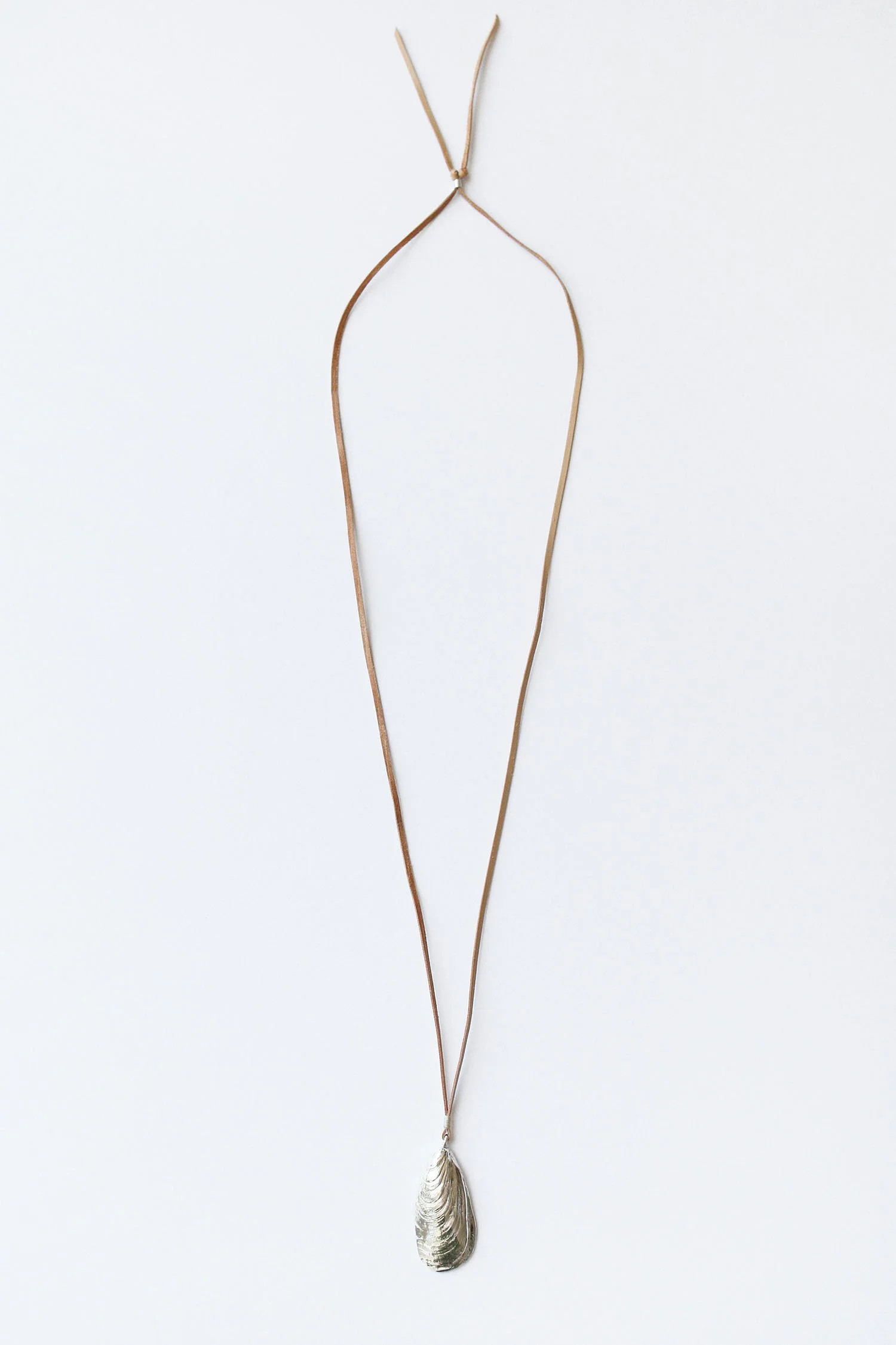 Silver Mollusk Necklace 1.jpg