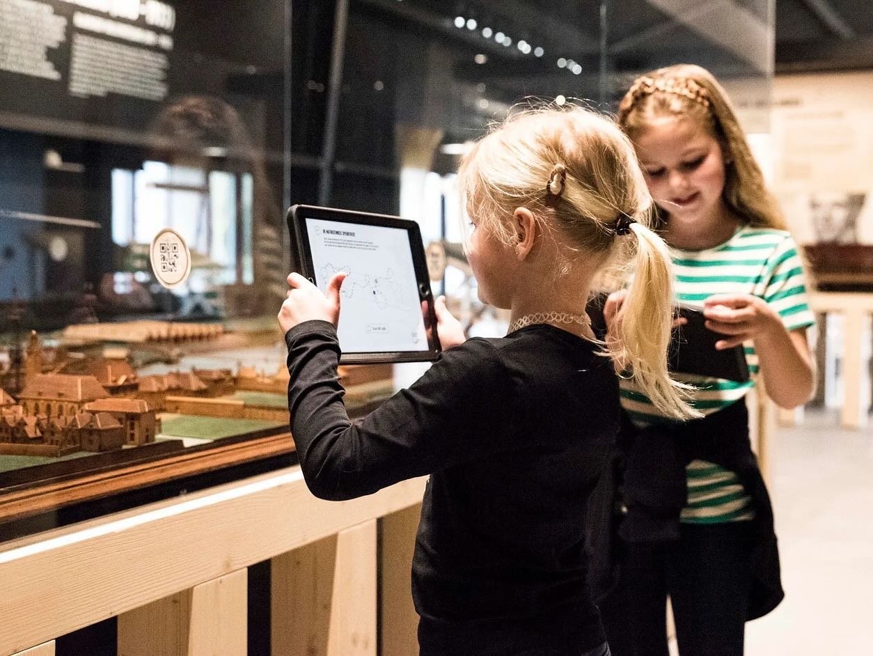 Next to the historical dock, designed by Jan Blanken, lies the Museumloods of @fortresseholland. Recently renovated, it has now reopened with a new interior and exhibitions.&nbsp;

One of these exhibitions explores the Dutch Iron Age, a time when iro