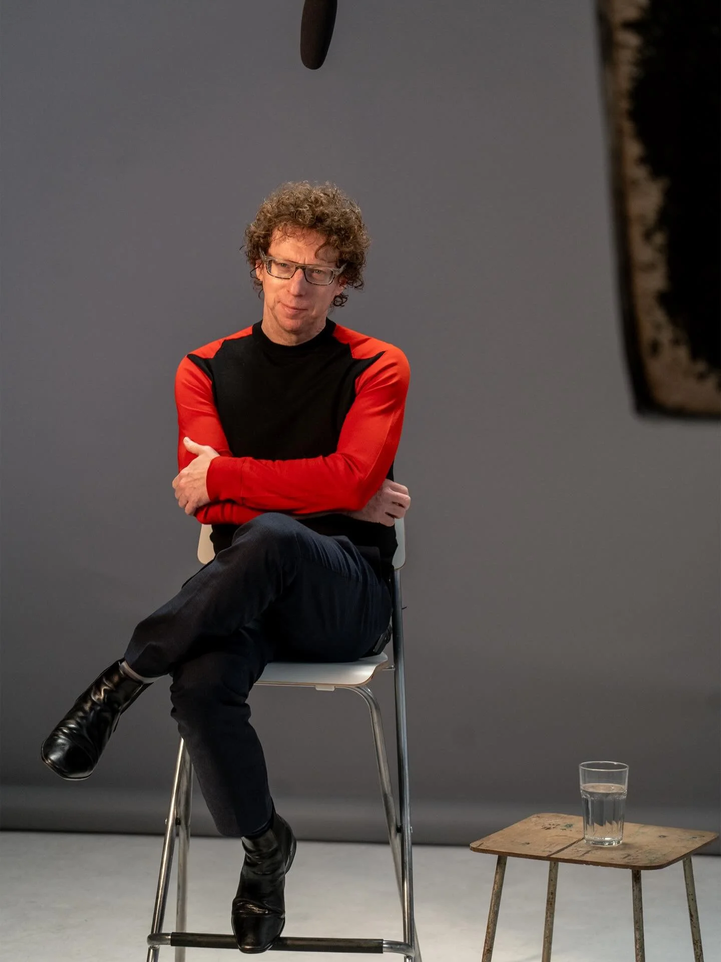 Sharing a few behind-the-scenes shots from our interviews for the new exhibition &ldquo;Faith&rdquo; at @museum_gouda, where we spoke with writer Arnon Grunberg, human rights lawyer Naema Tahir, and columnist and presenter Stephan Sanders about what 