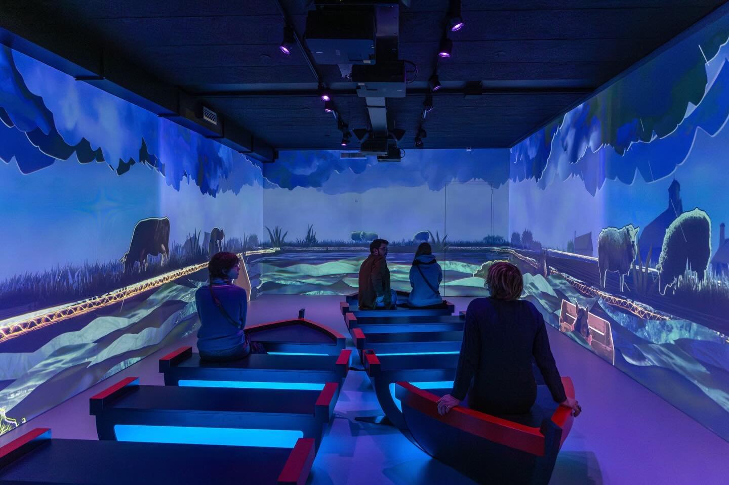 We created a new immersive experience for @museum_broekerveiling &ndash; a historic museum that preserves the world&rsquo;s first sailing vegetable auction.

The installation is a four-wall projection that places visitors inside the story. They take 