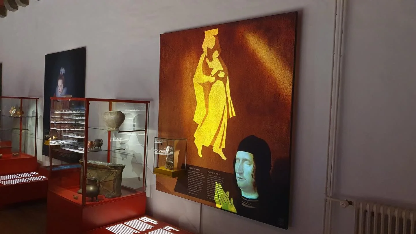 The redesigned @kasteelammersoyen has opened its doors to visitors!&nbsp;

For the new exhibition, we created three short animations featuring the castle&rsquo;s inhabitants from different periods. Each film is inspired by an object found inside the 