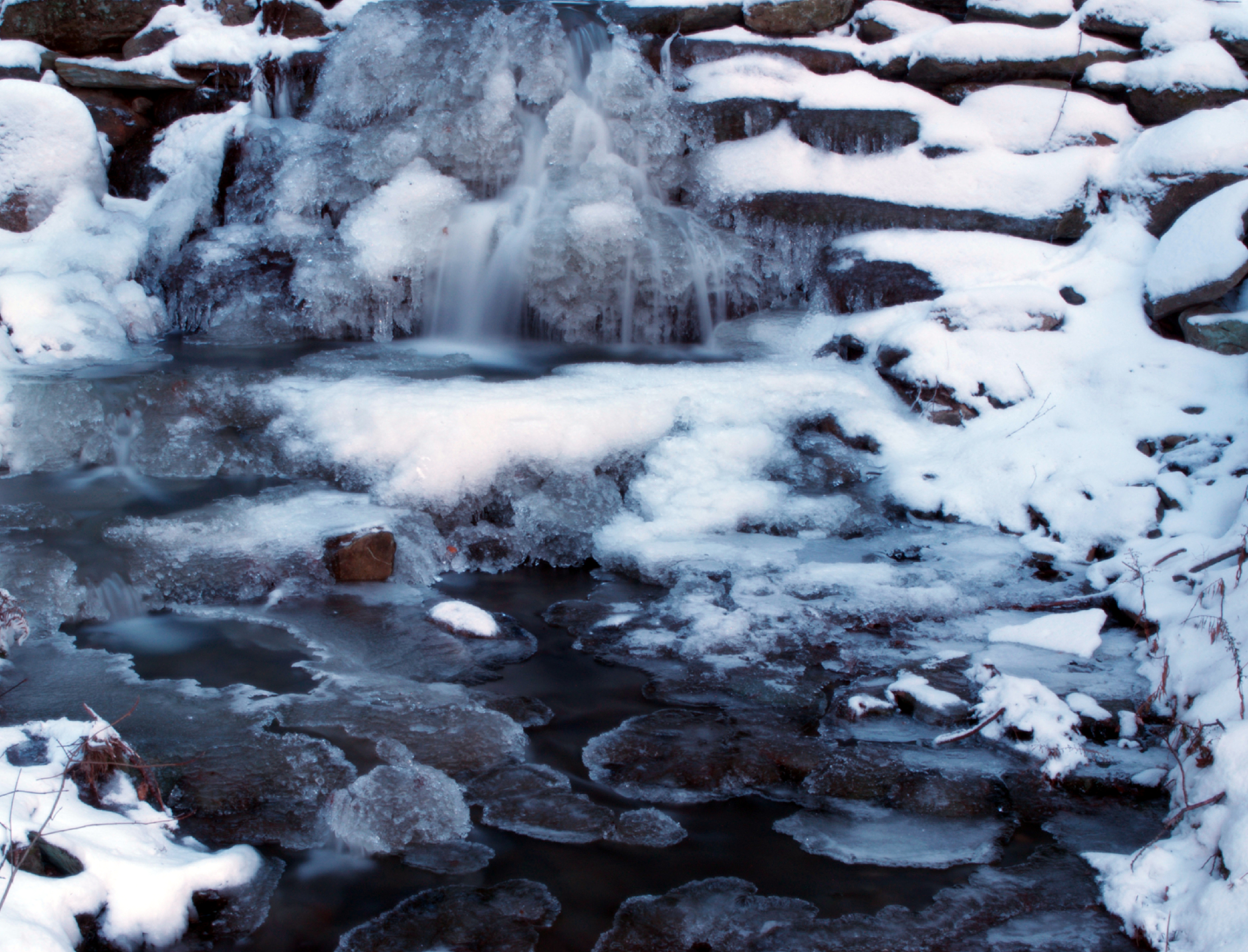 Waterfall winter.jpg
