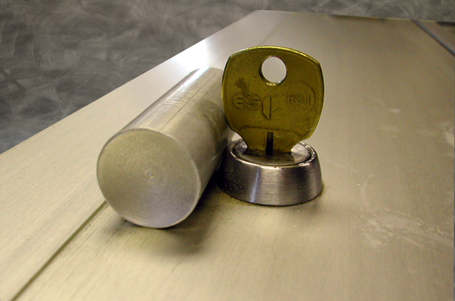 Serving Door Lock With key.png