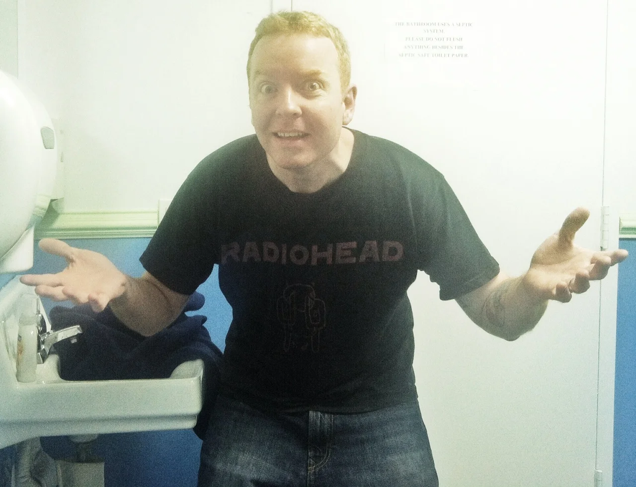 This is East Side Dave McDonald and he's here to entertain your tits off.