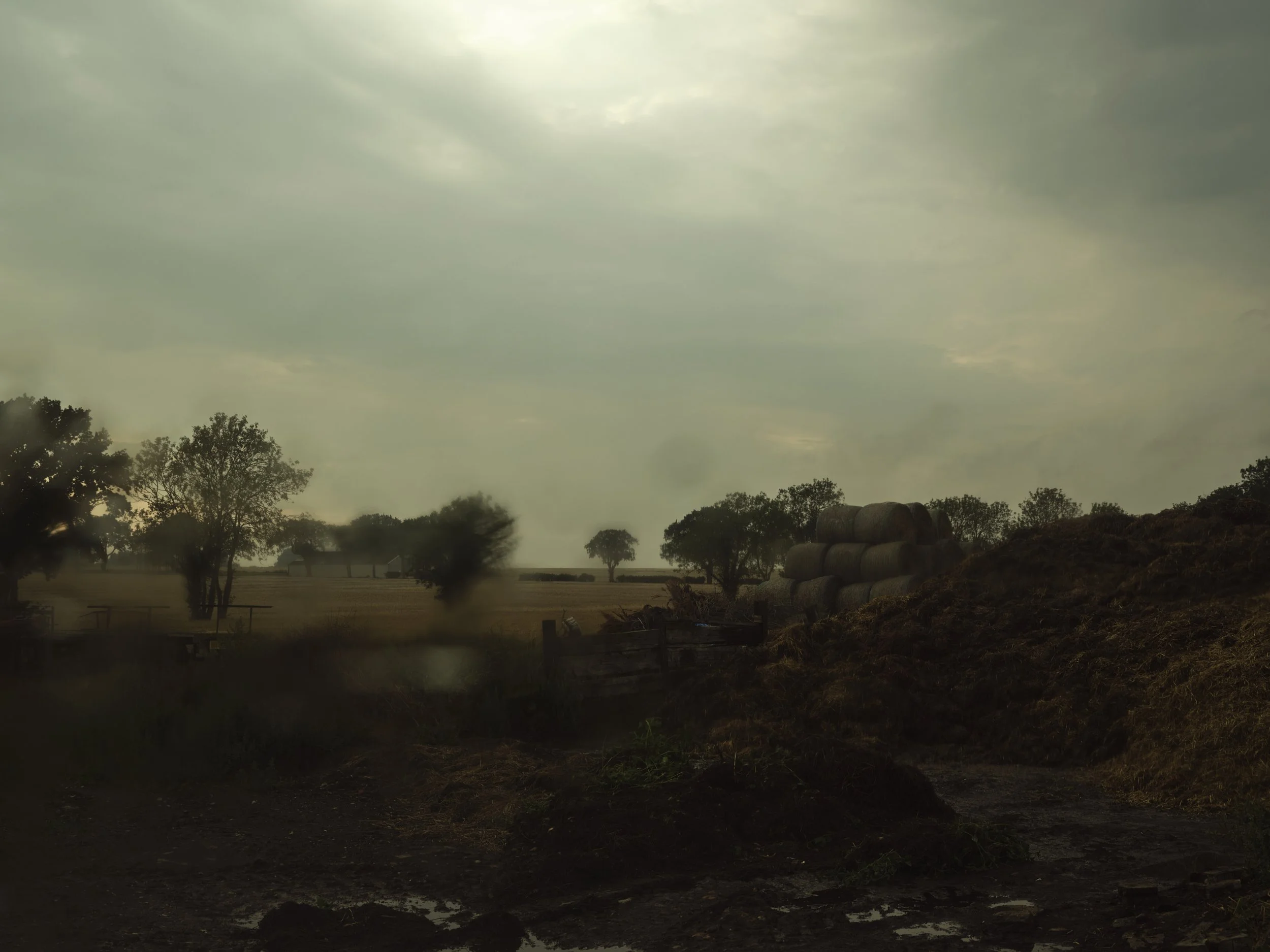  Darkness has fast hands/ 