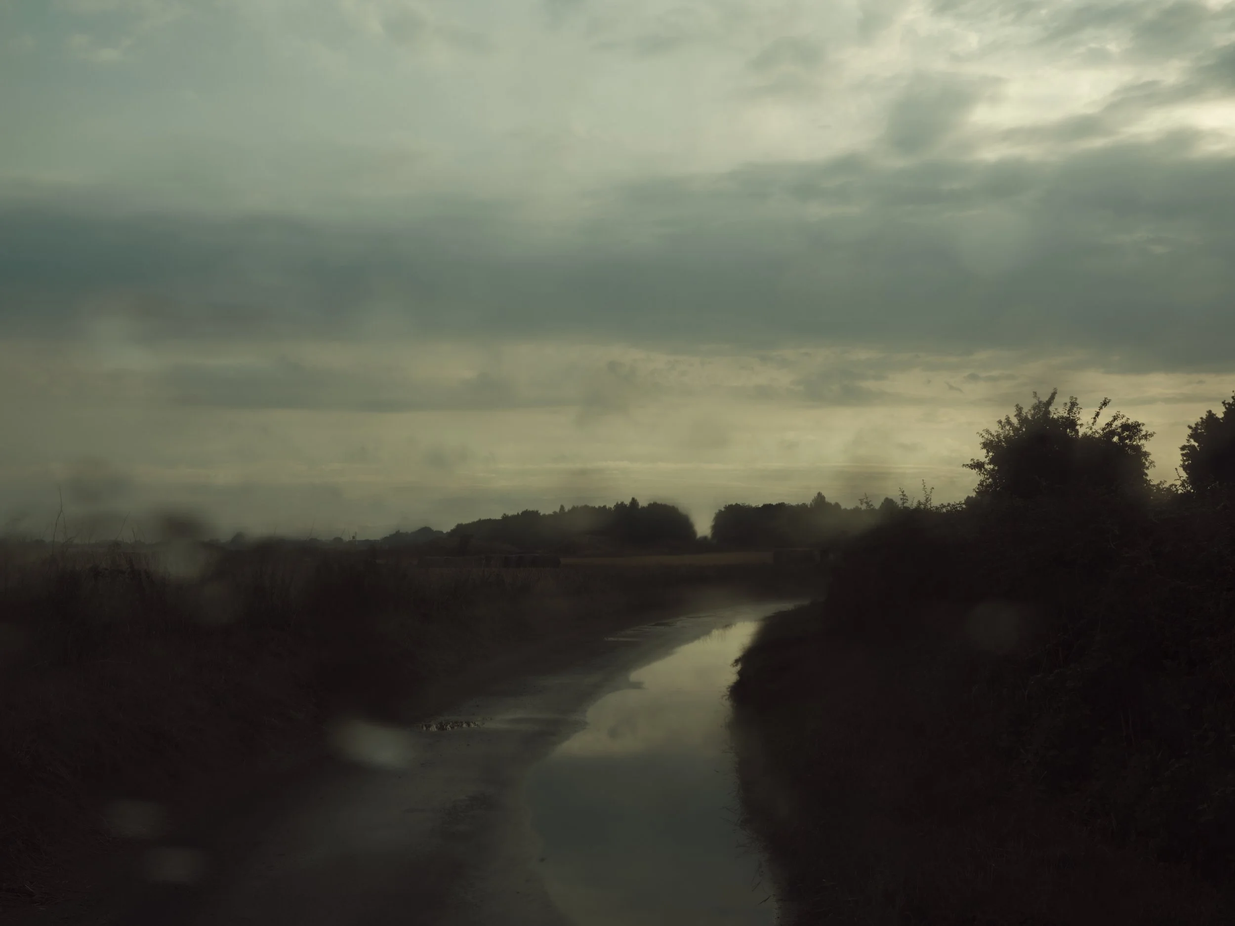  Darkness has fast hands/ 