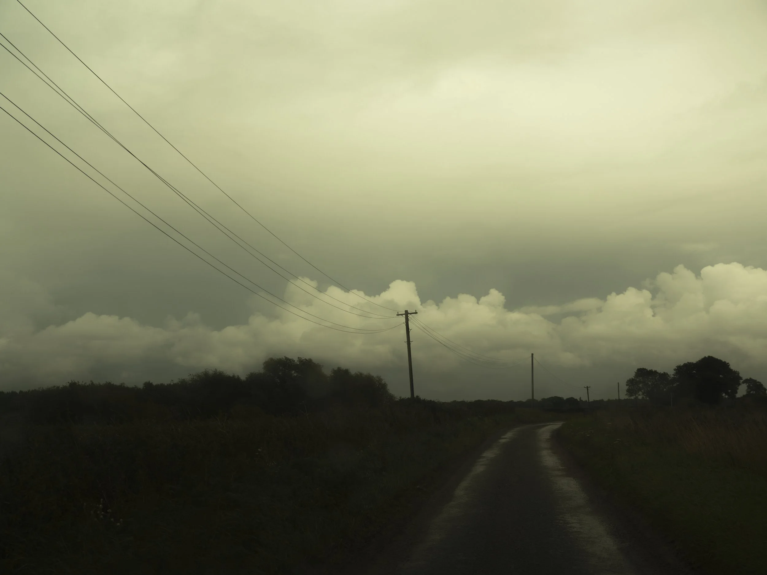  Darkness has fast hands/ 