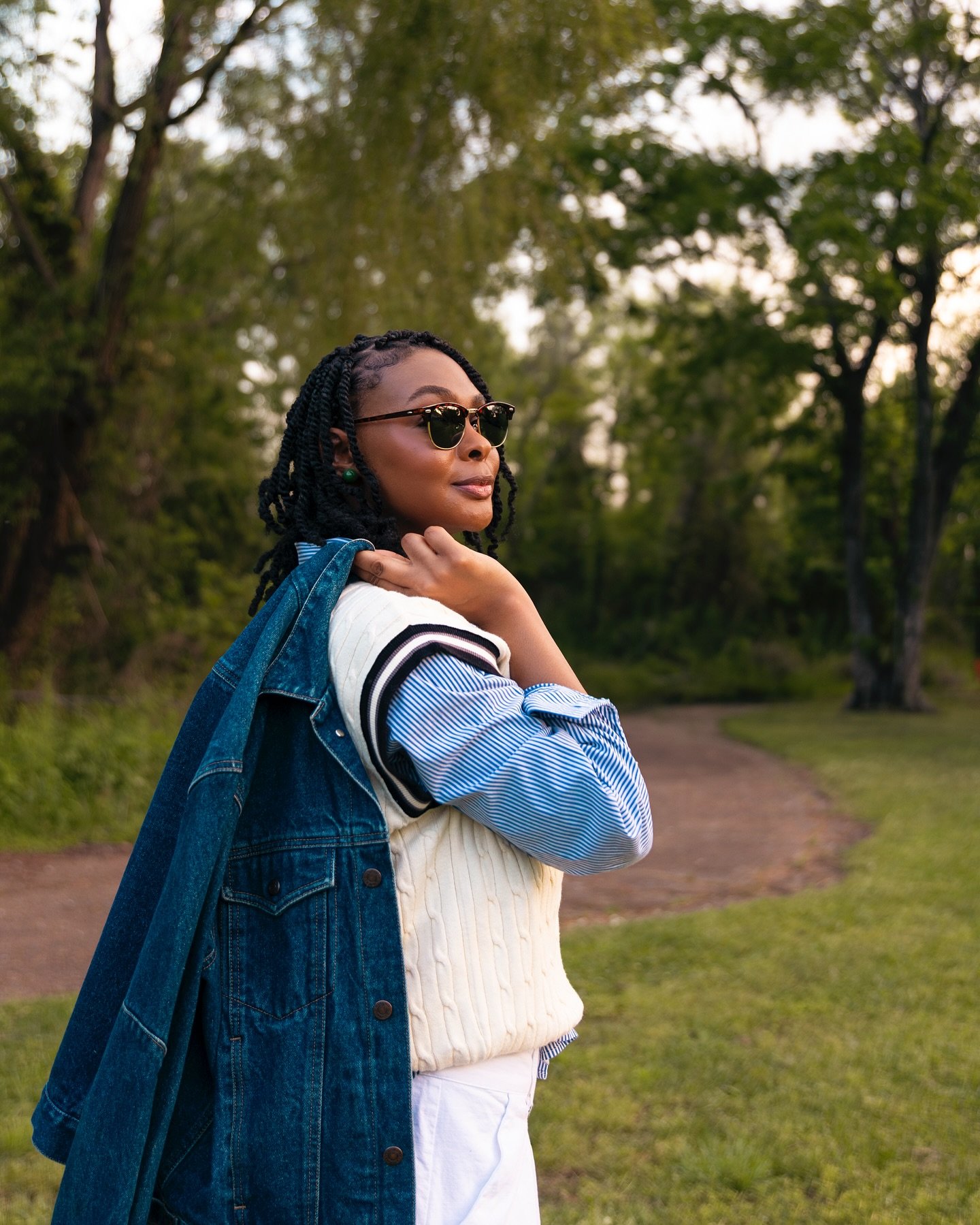 Styled by Ivory! ๐
Photographer @michelled.photography
Model @ambermarie1226 of @jeamodelmgmt
To work with a stylist contact info@jeamodels.com or visit www.jeamodels.com/jea-style.