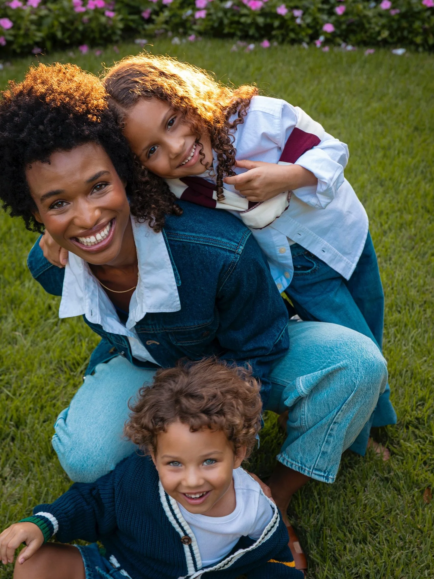 Can these be more perfect!?! Literally the best styling on these new family photos of our sweet model family! Victoria, Florence, &amp; Eleanor look amazing &amp; so natural! 

Photographer @michelledaschbachphoto 
Wardrobe @ivory.d_ of @jea.style