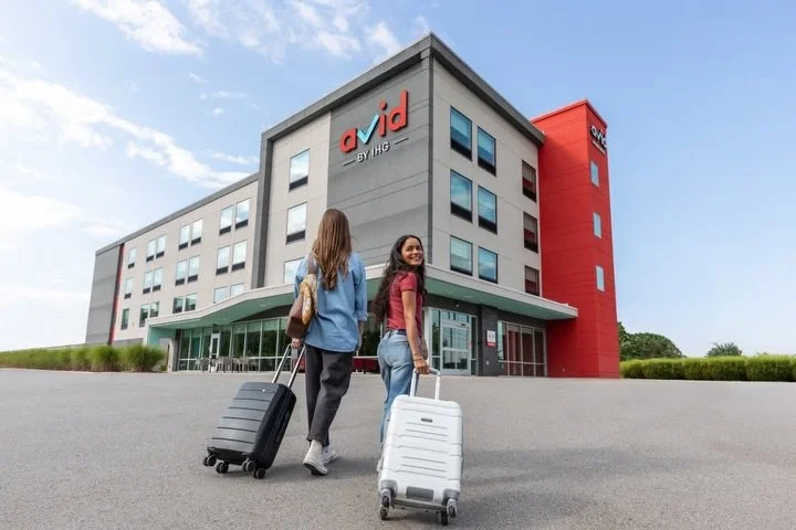 Lifestyle Commercial wardrobe styling by Sierra and assisted by Ivory for @avidhotels &amp; @ihghotels 

Beautiful production &amp; creative direction by @digitallove.studio 

Repost @digitallove.studio