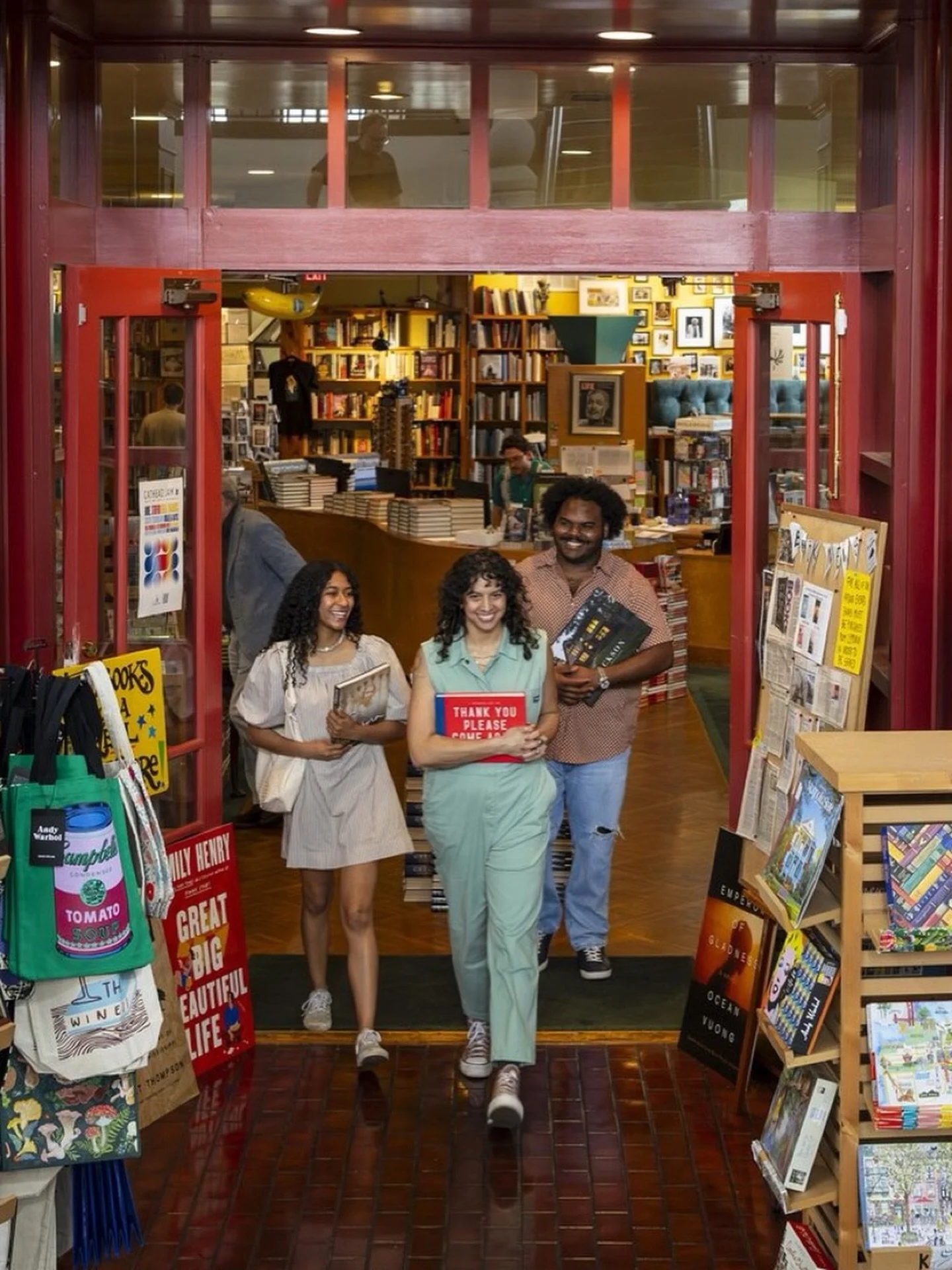 Commercial Wardrobe Styling by Sierra for @visitjacksonms 

Featuring Models, Hillary &amp; Ricardo of @jeamodelmgmt 

Production @mwbcreate 
Location @lemuriabooks