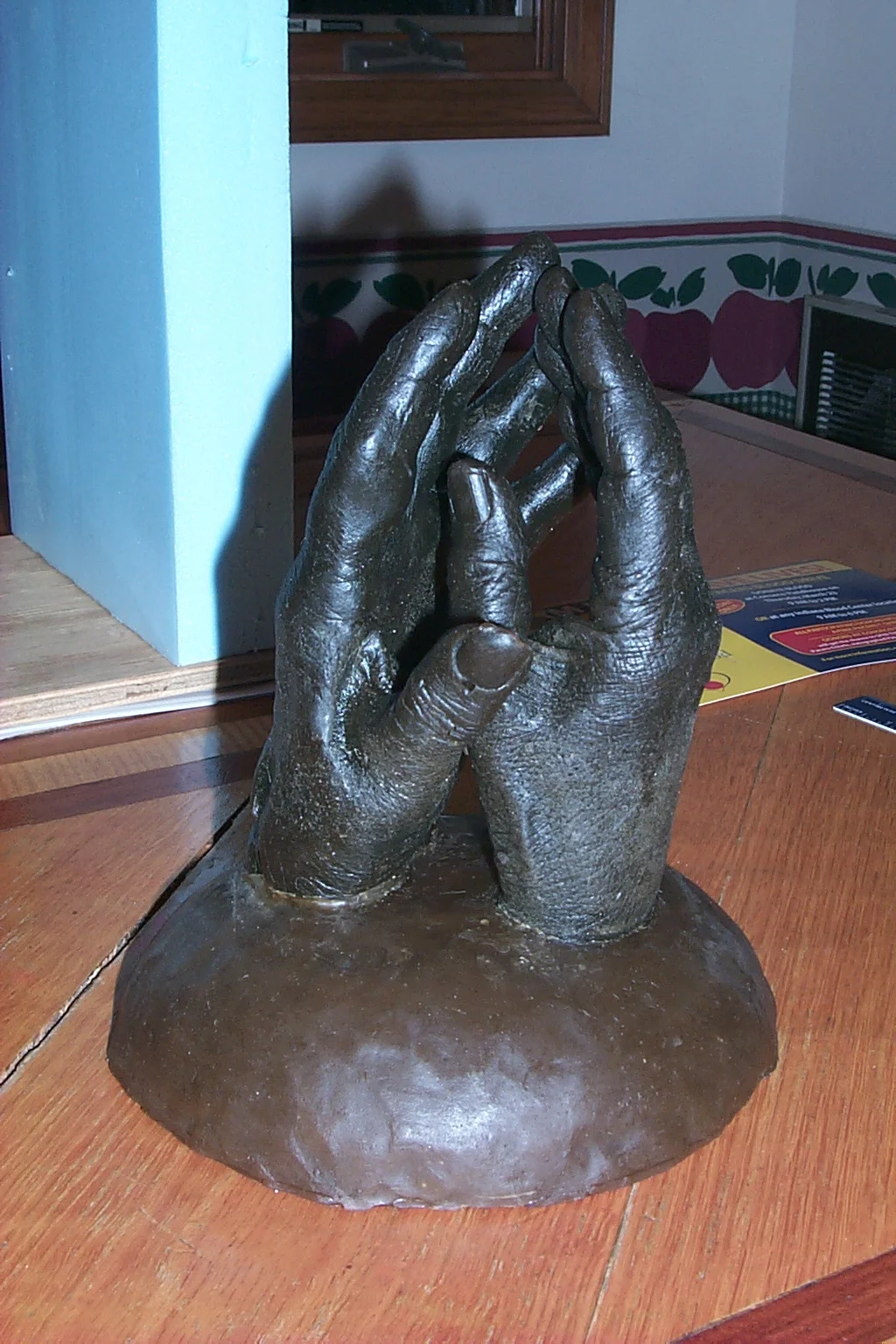 Bronze hands 003.jpg