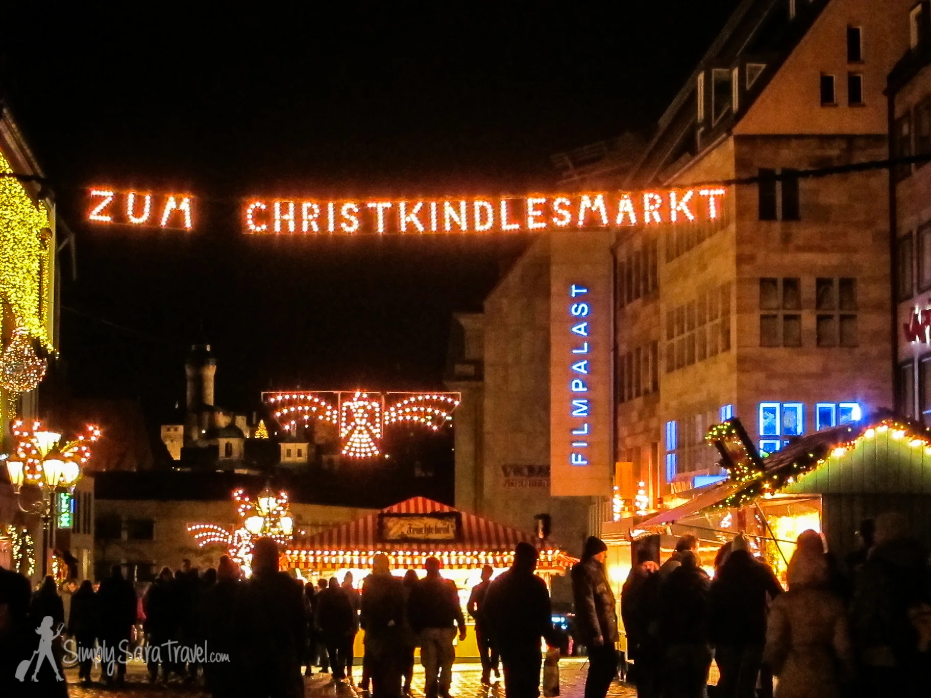 "To the Christmas market" sign in Nürnberg