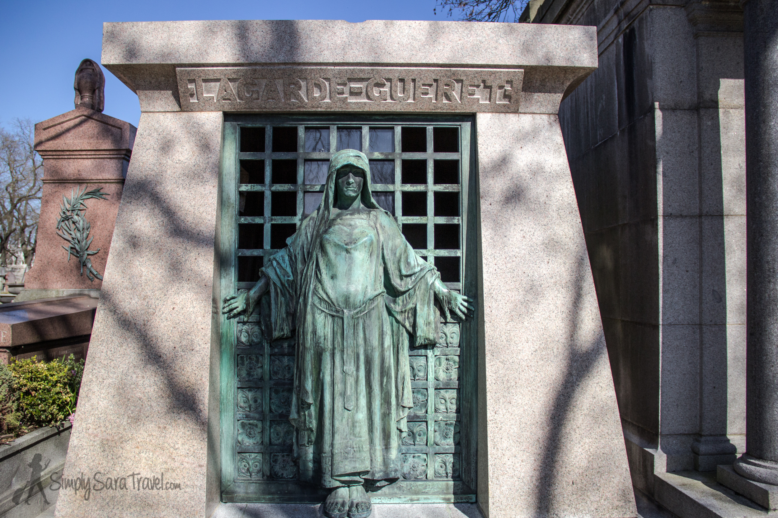 Guarding the deceased or a warning to the living?