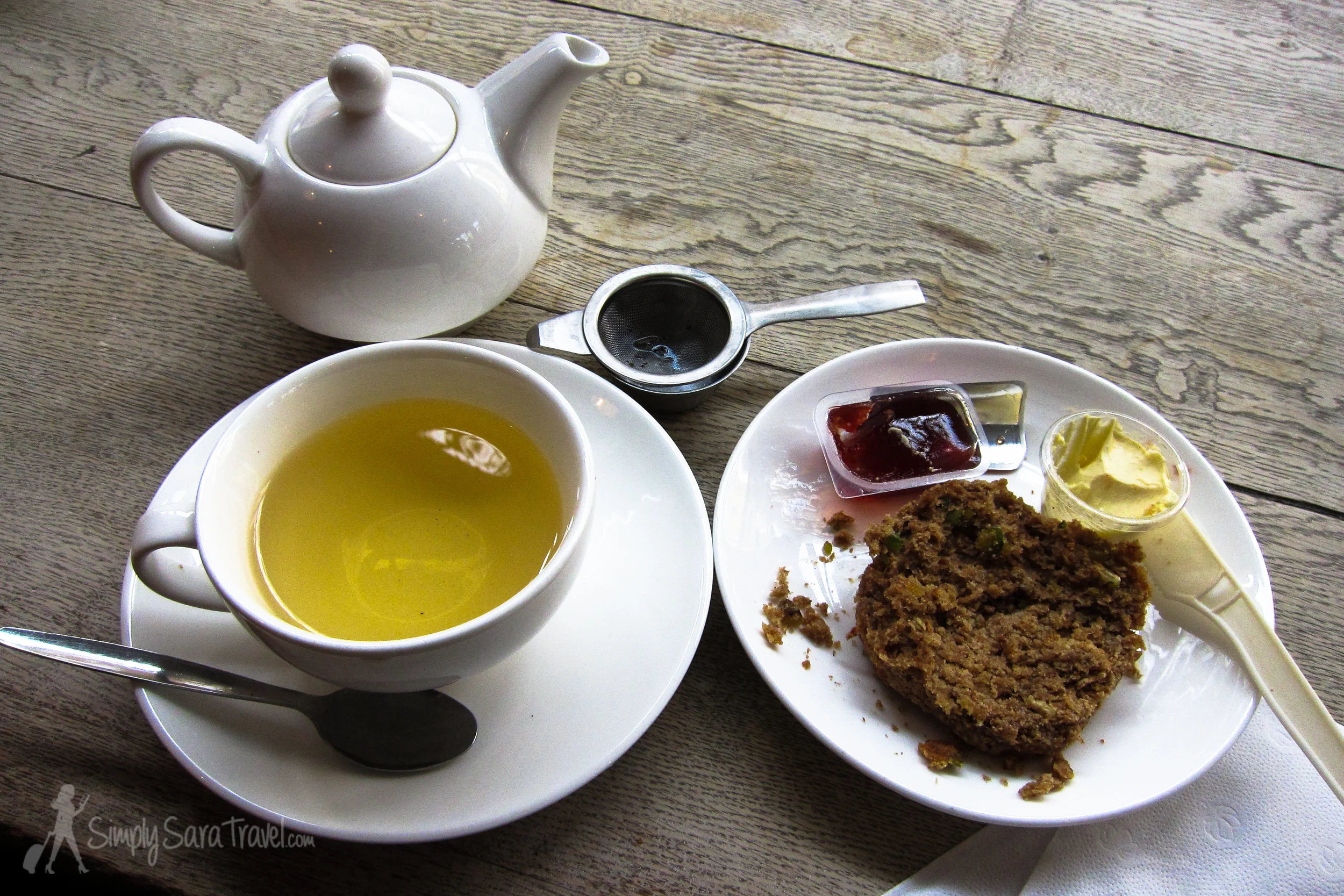 Mango tea and a scone - perfect start to a day in London