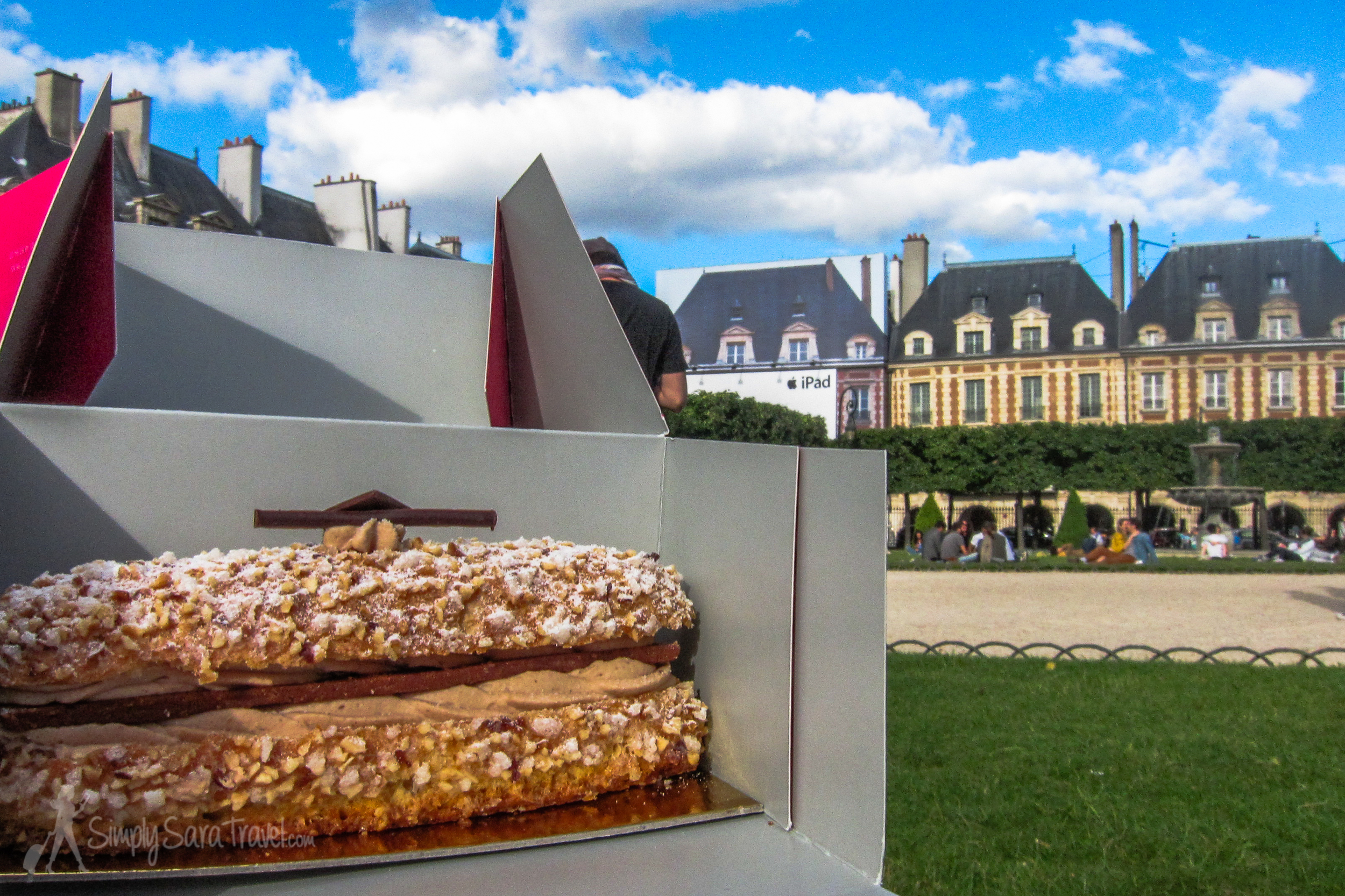 Stopping at Carette for a pastry and/or macarons is always a good idea before finding a spot to sit on a bench or on the lawn. In fact, if the aristocracy didn't do the same, they missed out!