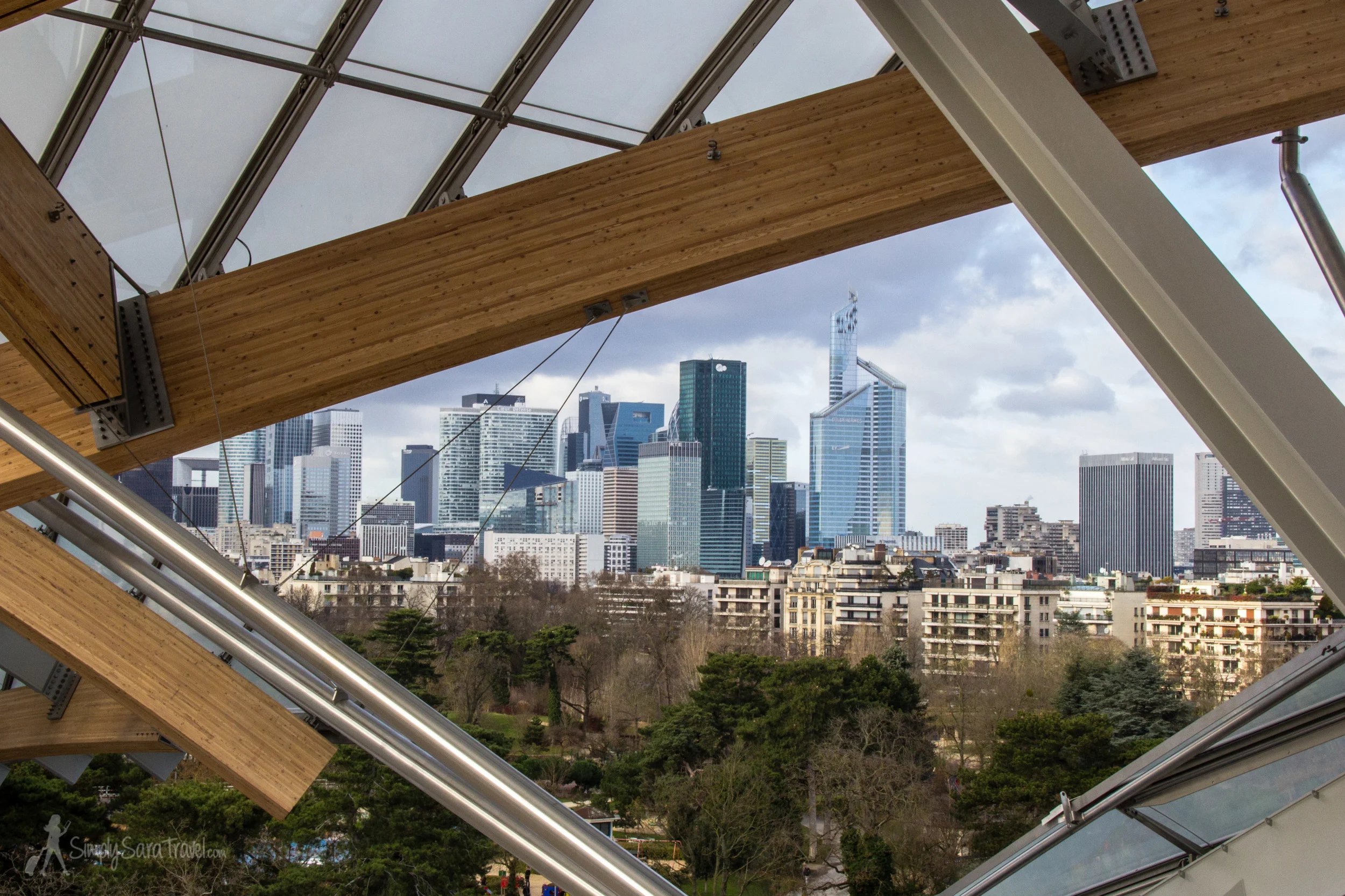 Gehry's Louis Vuitton Art Museum Sails Onto Paris Skyline