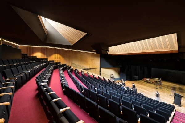 SION - THEATRE SKYLIGHTS_600x400.jpg