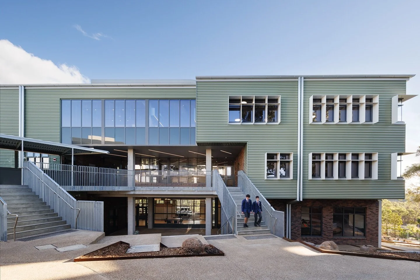 We are excited to announce the completion of the Xavier Flood Senior Learning Centre at Damascus College. Nestled on a hill at the fringe of the College site, this project is a centre for learning, growth and connection for the senior students, marki