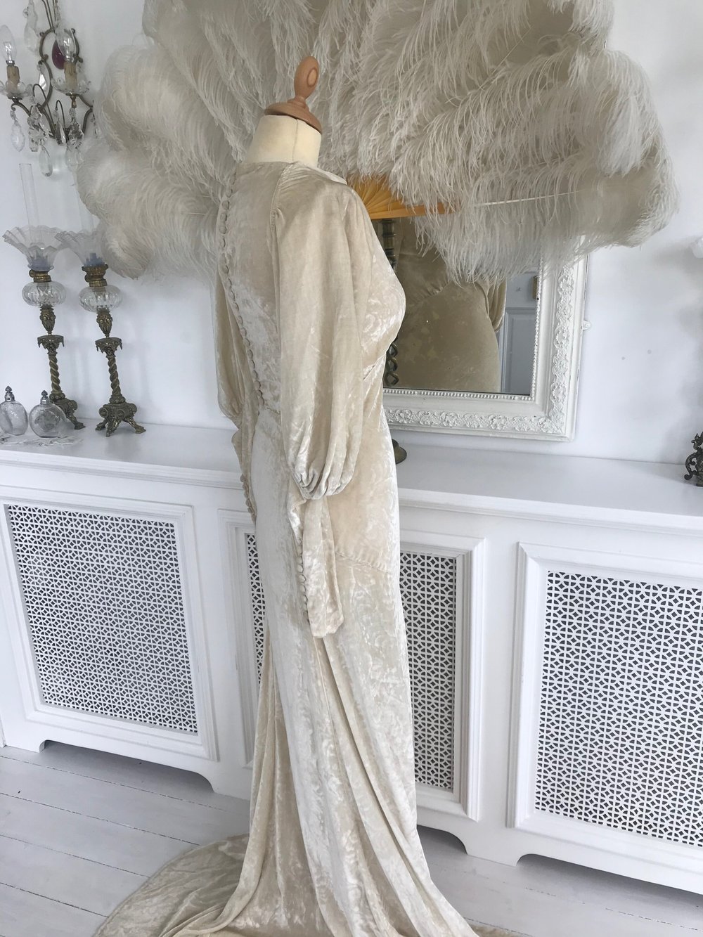 navy blue dress for baby girl Size 8 Wedding Dress with Train - White Velvet Vintage Bridal Gown with Lace Trim - 1970s Deadstock - Bust 35.5 Waist 26.5