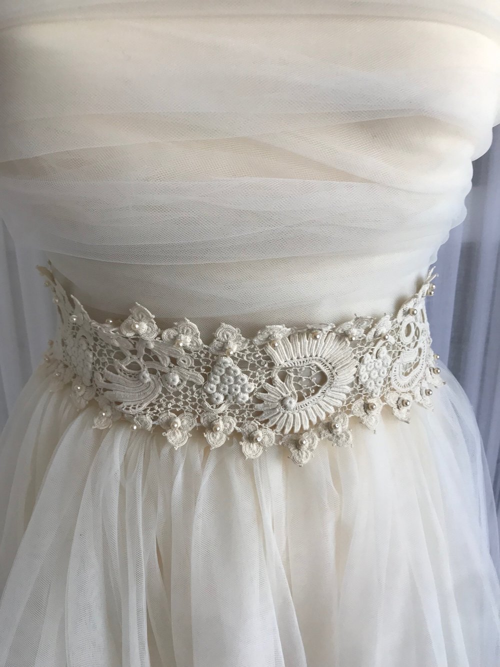Antique Irish Crochet Lace Belt — Sheelin Lace display picture 3