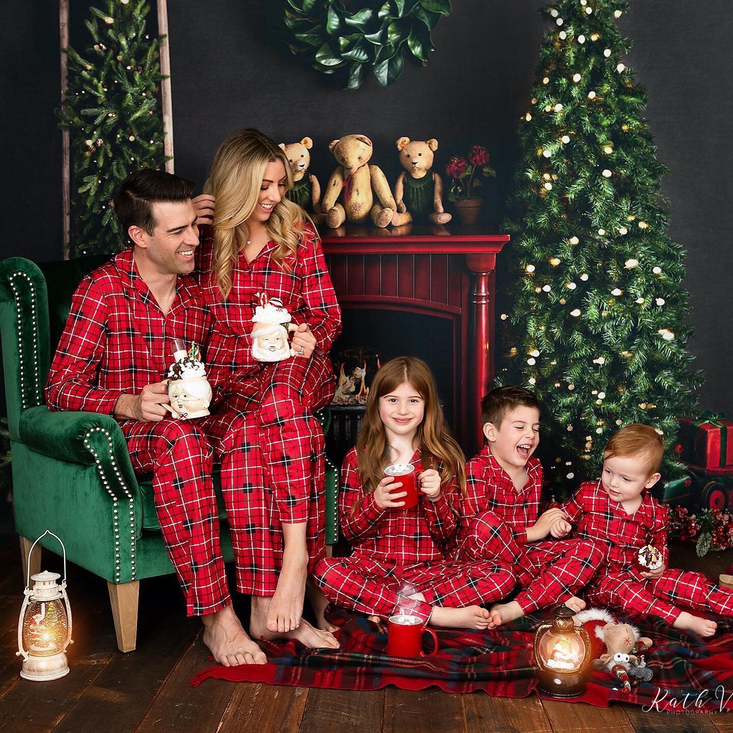 🎁 CHRISTMAS FAMILY MINIS 2022 🎁

Here's a sneak peek of our second set up!

🎄&rsquo;TWAS THE NIGHT BEFORE CHRISTMAS 🎄 

Cozy up with your loved ones with our intimate Christmas night theme &lsquo;Twas the Night Before Christmas. 

Imagine sitting