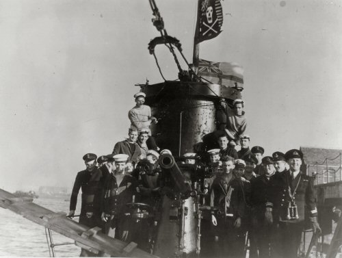 The crew gathered around the gun platform of HMS Unruffled while in Valetta Harbour, Malta. Extreme right is Lt J S Stevens DSO, DSC (Commanding Officer), behind him is Lt O Lascelles MBE, DSO