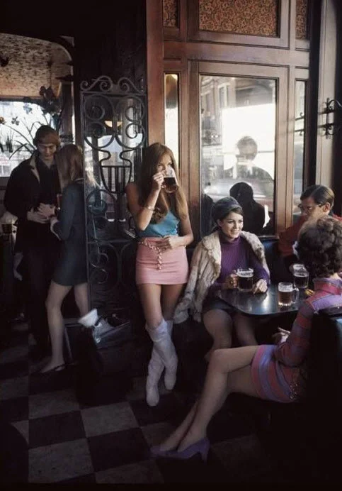 Not many joggers there..... now I'm not saying the Old Days were better but..............