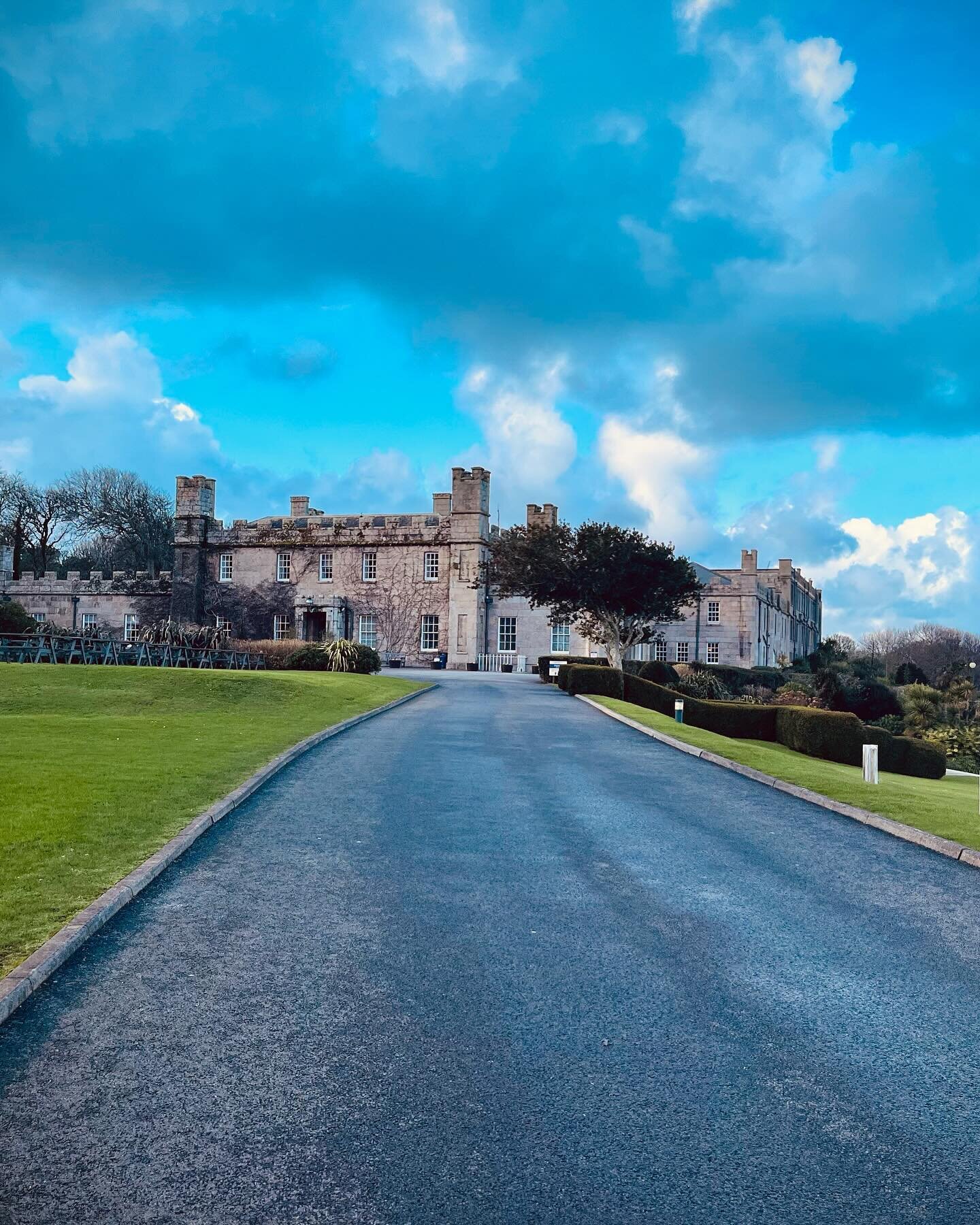 Great to be back here singing again after such a long time @tregennacastle. All Day Package for Mr &amp; Mrs Stow. Congratulations! #drinksreception #weddingreception #weddingdj #weddingscornwall #singerscornwall