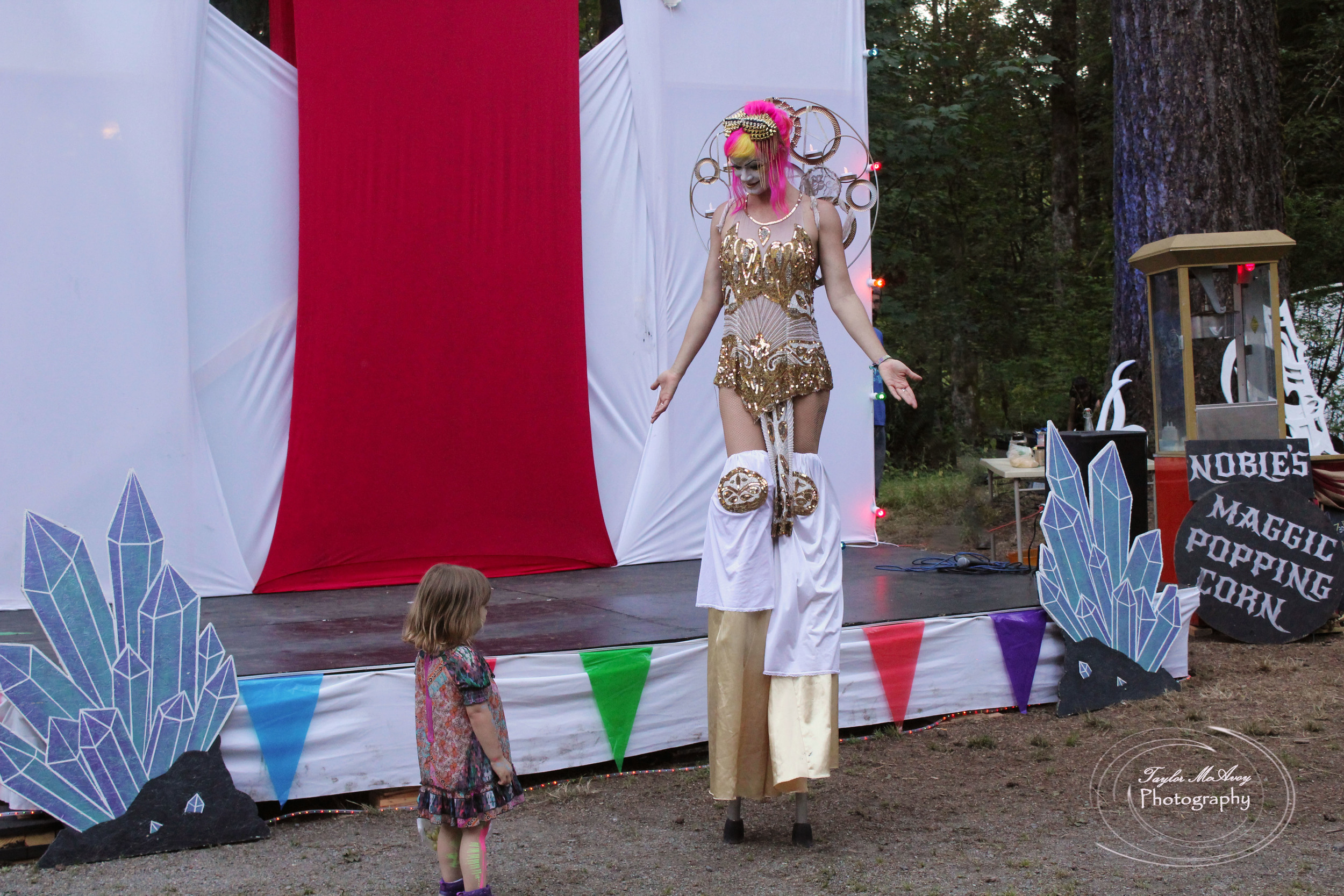  Performer Gale Force dressed in her best attire for the closing ceremonies, enchanting and stealing the heart of a young girl.&nbsp; 