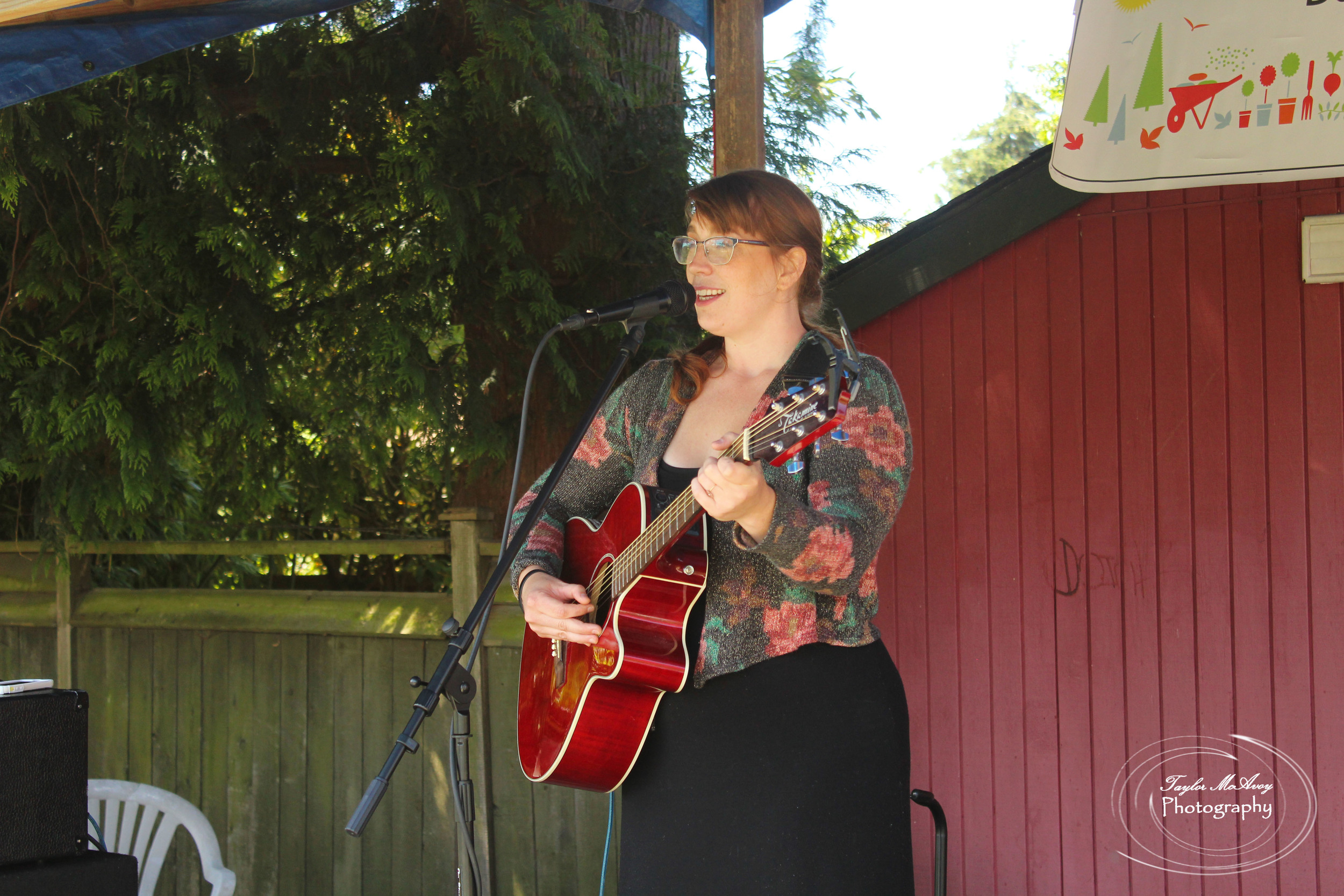  Musician Megan Larson fills the garden with music for all to enjoy.&nbsp; 