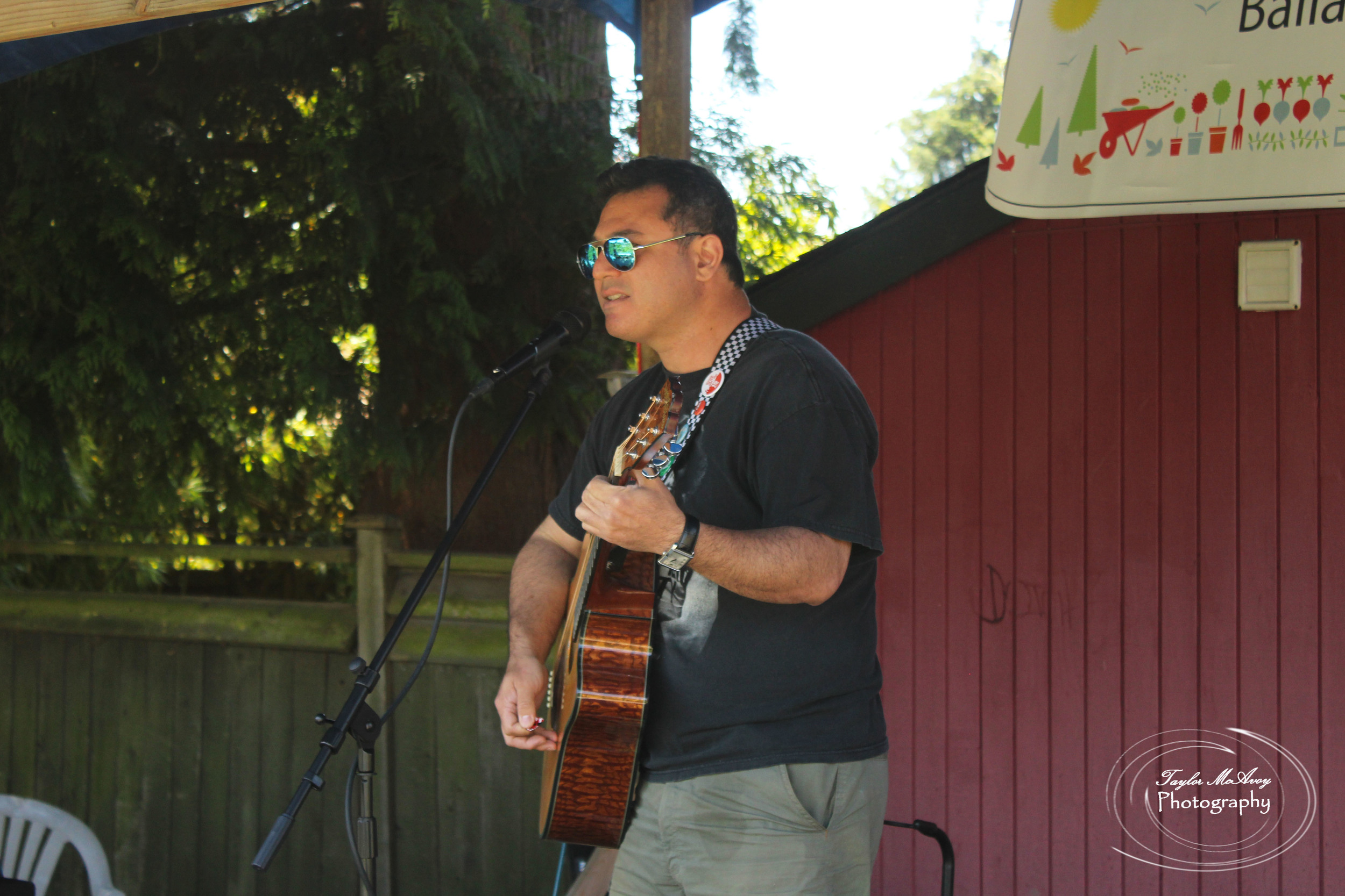  Musician Ben Henry performed at a small stage set in the gardens for community members to sit and enjoy or listen to while exploring.&nbsp; 