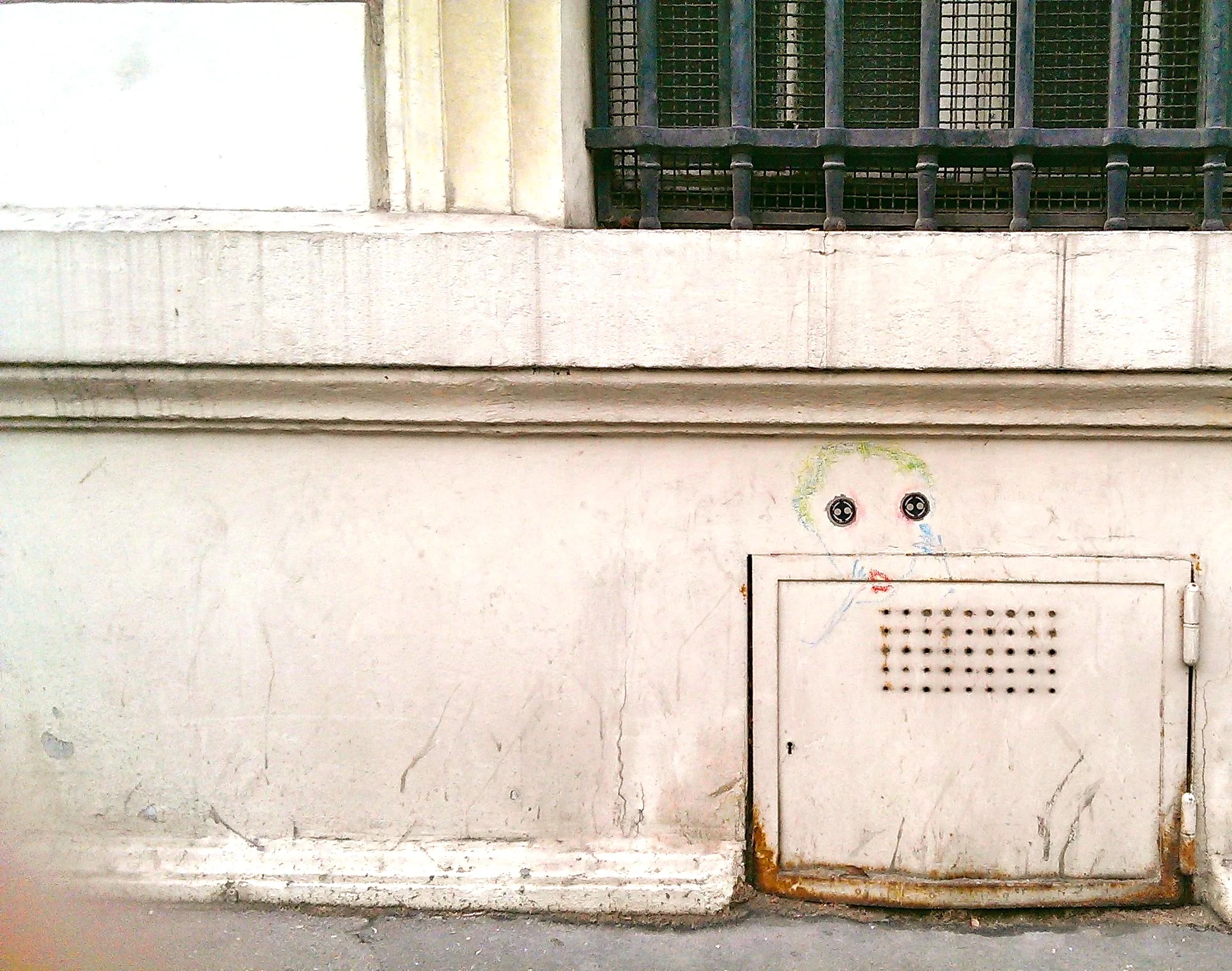  photo reference for 'Graffiti in Paris' Danielle Bartlette  Paris, France 2013  ---------- 
