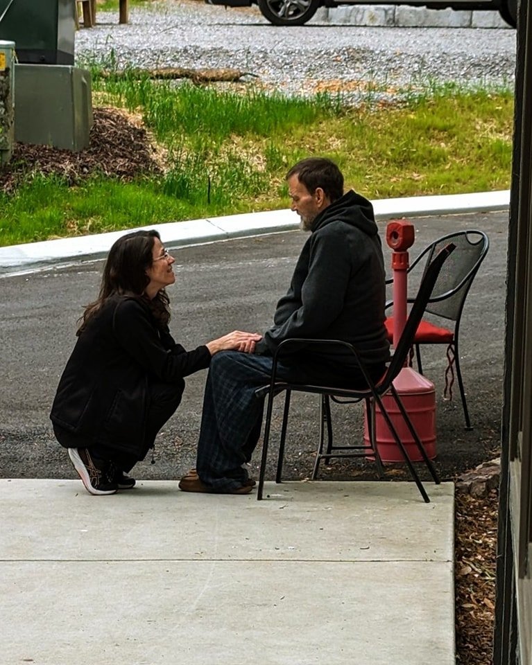 This is Love in action. Paula, our nurse partner from Hearth Hospice , always takes her time to reassure her patients, making sure all questions are answered and fears are eased before leaving.
We absolutely love our hospice partners.
#walkingeachoth