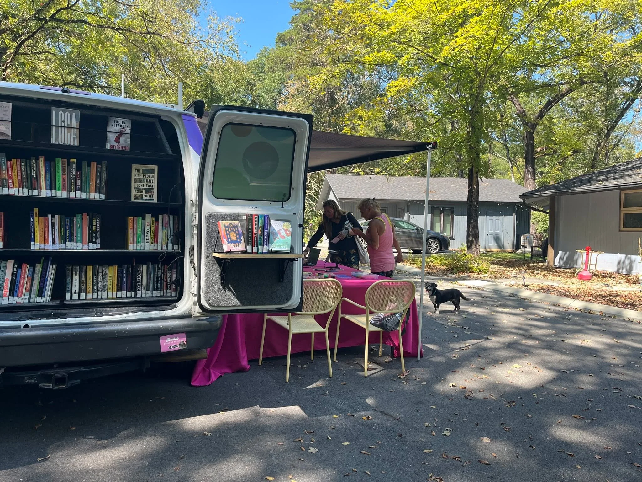 Another fantastic visit from Poppy,  @chattlibrary's mobile library! 📚

We signed folks up for a library card, made friendship bracelets, and had an amazing time on a beautiful day. 

Can't wait for next month's visit! 🚐