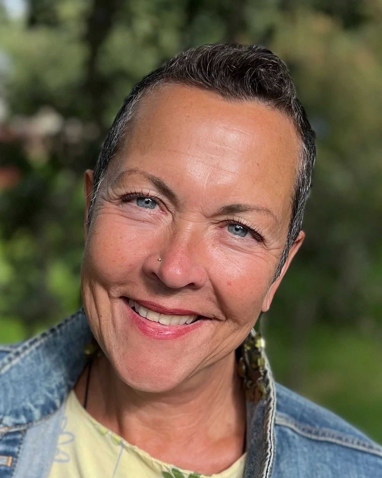 Meet our presenter for Rituals at the End of Life, Nina Guertin!

A long-time death educator, Nina has spoken to crowds of 9,000+ people about grief and legacy, yet she says some of the most powerful rituals are the simplest ones. 

Nina believes rit