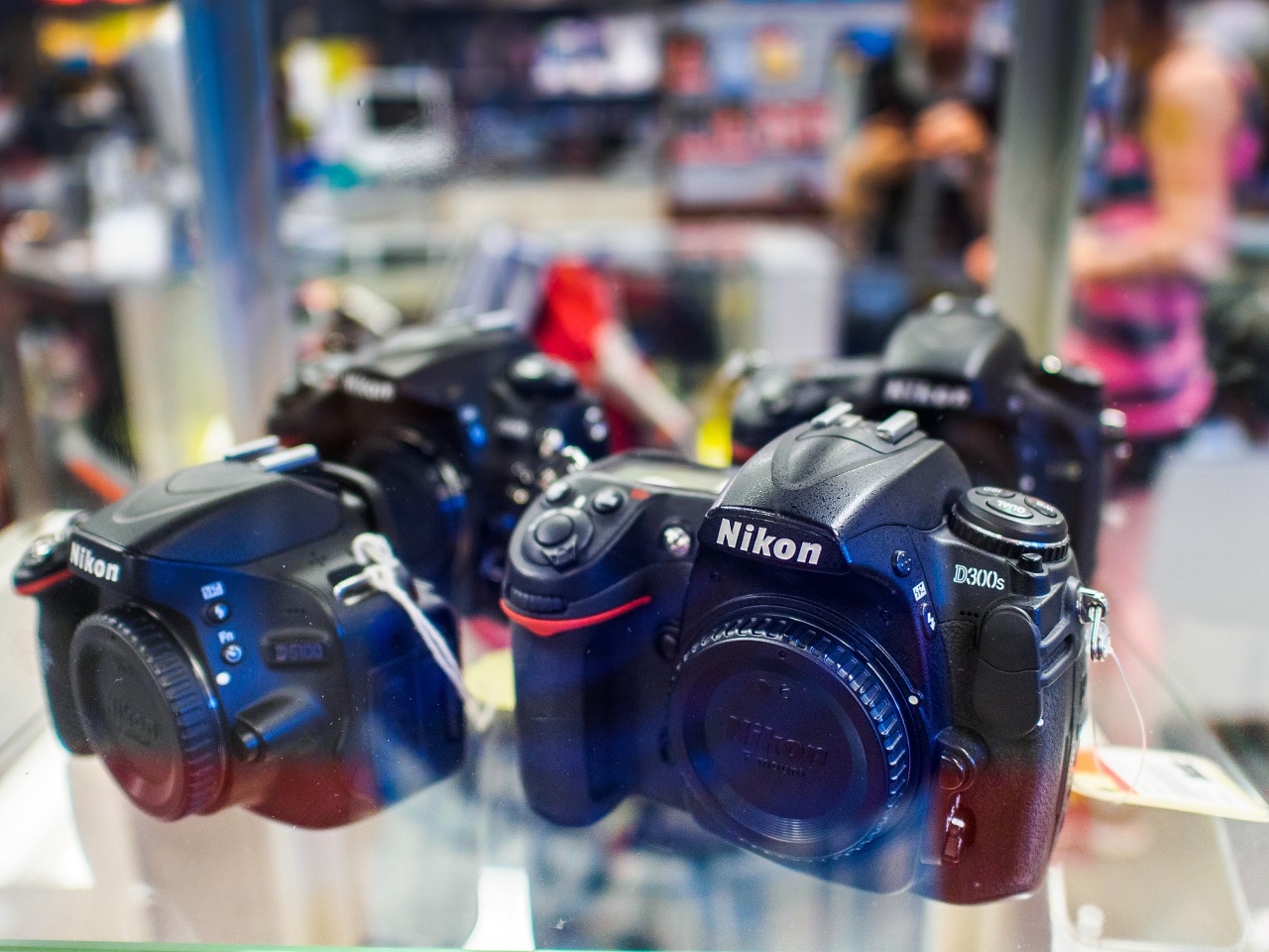 Nikon dSLR cameras on clearance sale at Lozeau