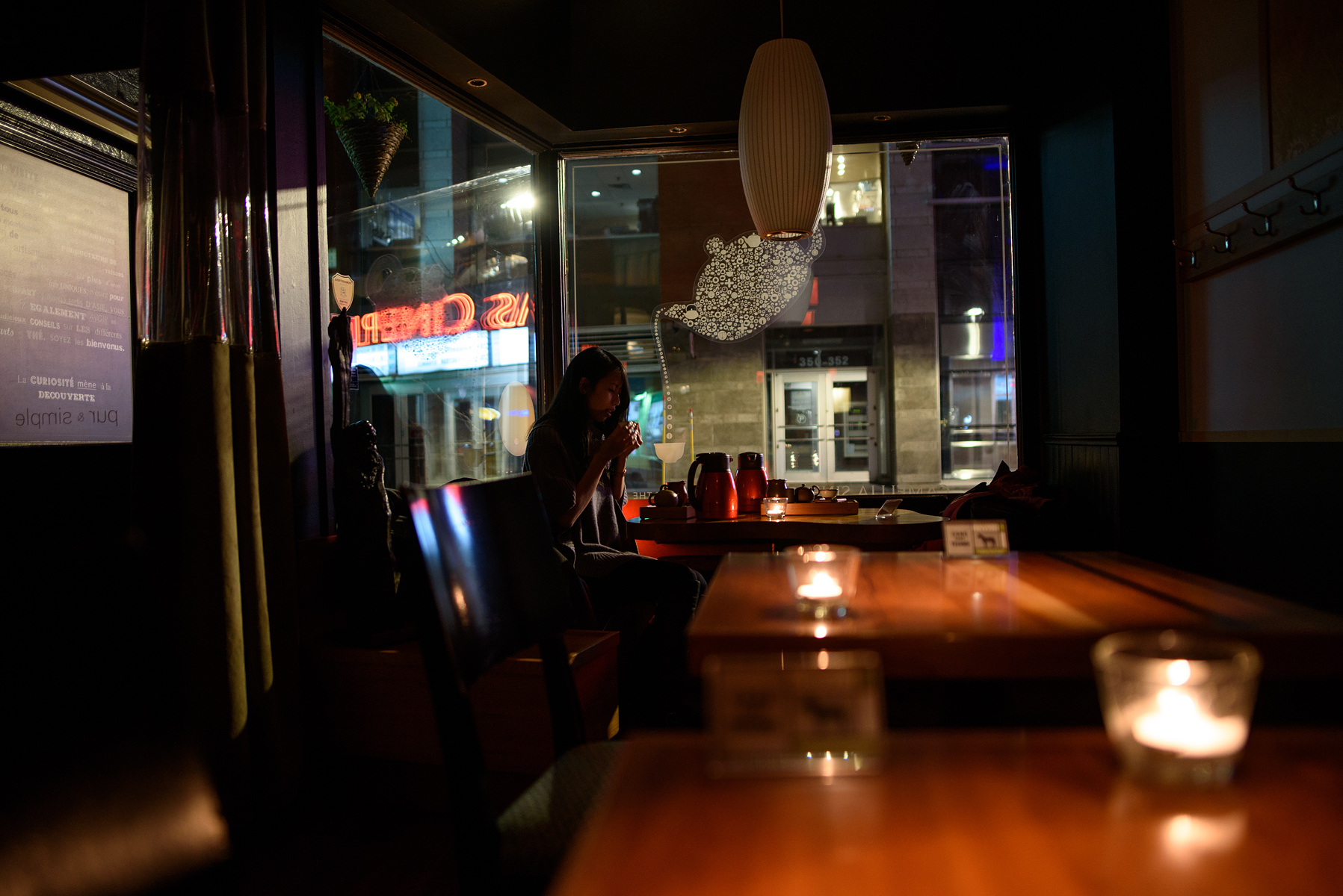 Nikkor AF-S 24mm 1.8G ED at Camelia Sinensis candle night