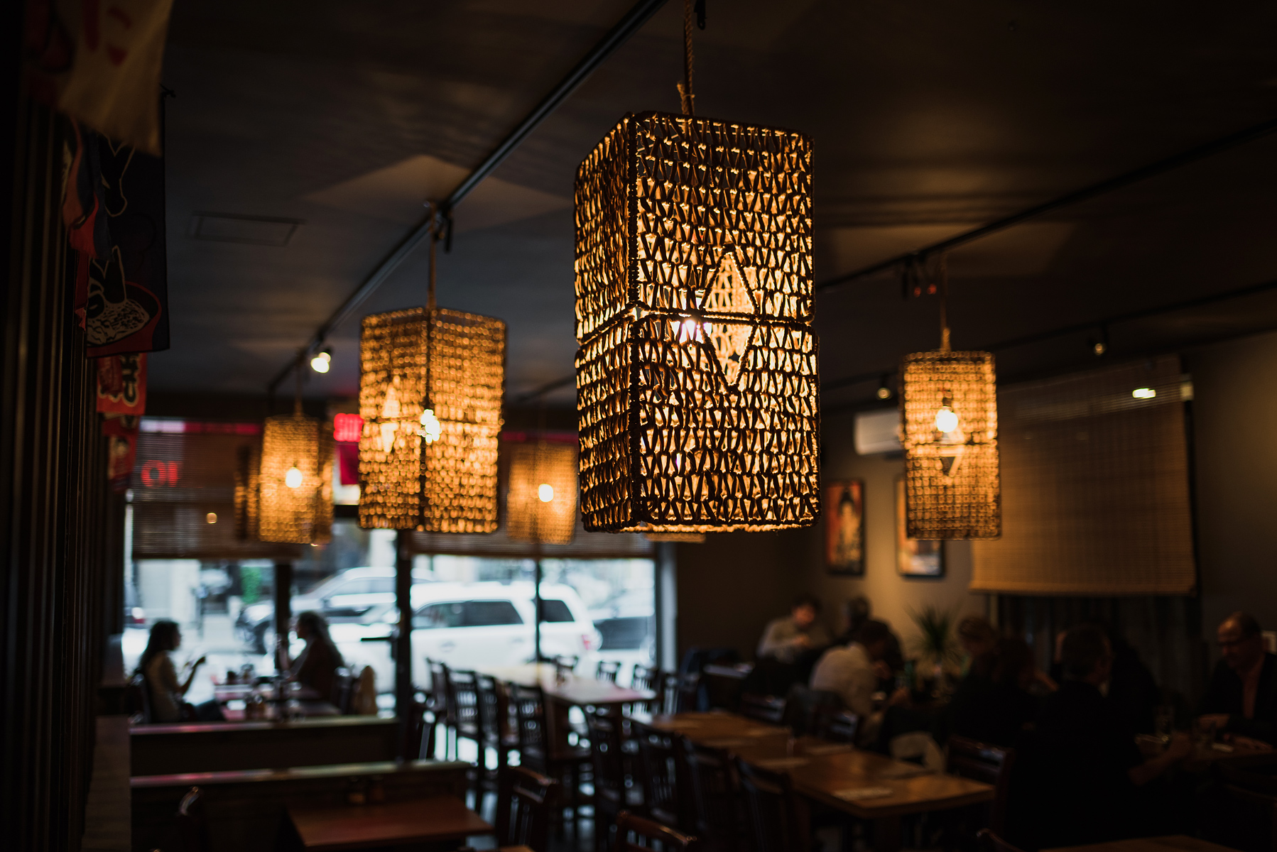 Nikkor AF-S 35mm 1.8G ED FX at Ramen-Ya. Horrible bokeh, depressingly flat and desaturated.