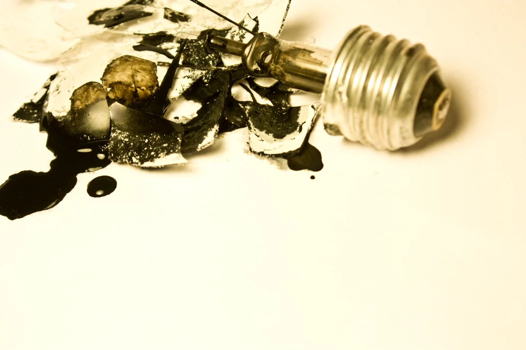 March 2009. Exploring the idea of “darkness” in ordinary objects; “Bulb” 3 of 6.
Medium: Canon XSi, Photography.