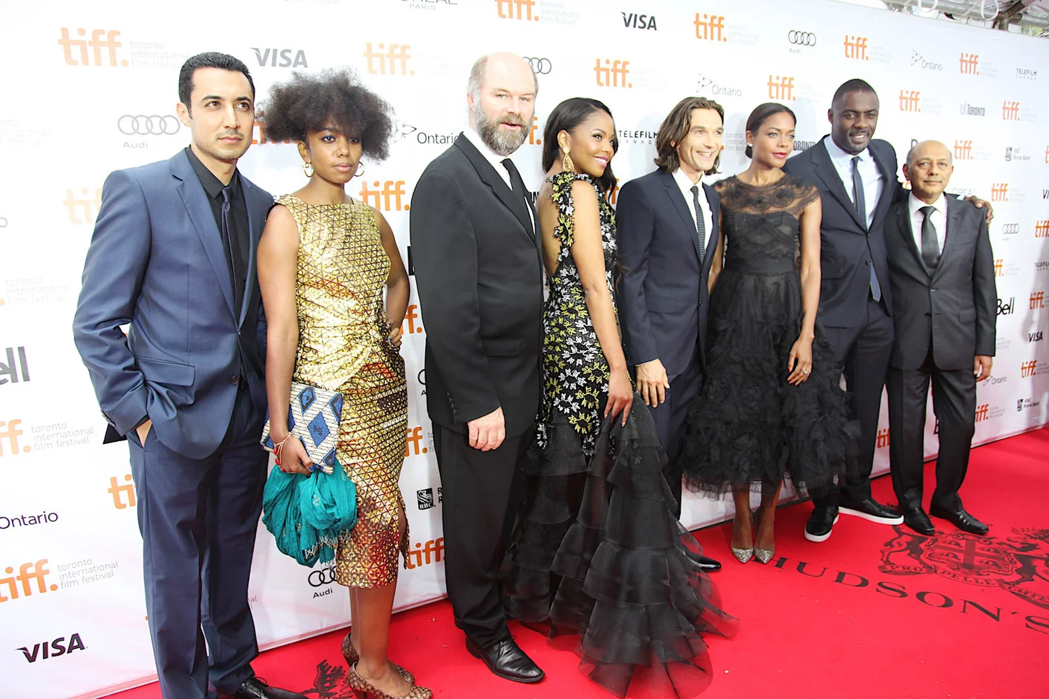 Riaad Moosa (Ahmed Kathrada), Lindiwe Matshikiza (Zindzi Mandela), Deon
Lotz (Kobie Coetsee), Terry Pheto (Evelyn Mase), director Justin
Chadwick, Naomie Harris (Winnie Madikizela Mandela), Idris Elba (Nelson
Mandela) and producer, Anant Singh. (Photo : Haidee Malkin - courtesy of
Videovision Entertainment)