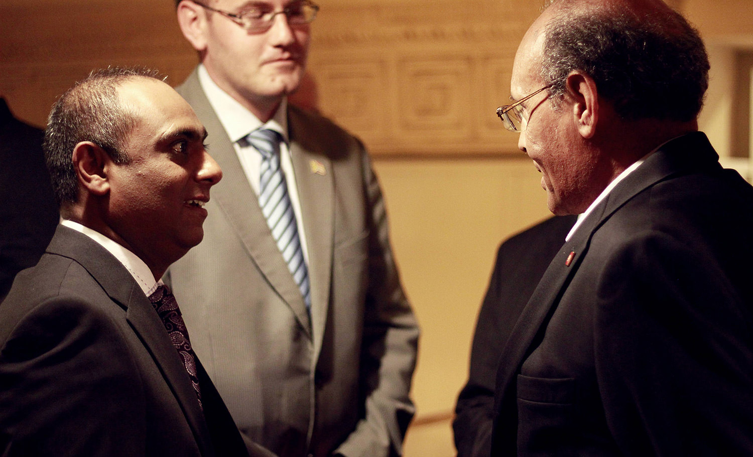 Nilesh Singh, Graeme Bradley (First Secretary Political – SA Embassy in Tunis), President Moncef Marzouki of Tunisia / Videovision Entertainment (p)