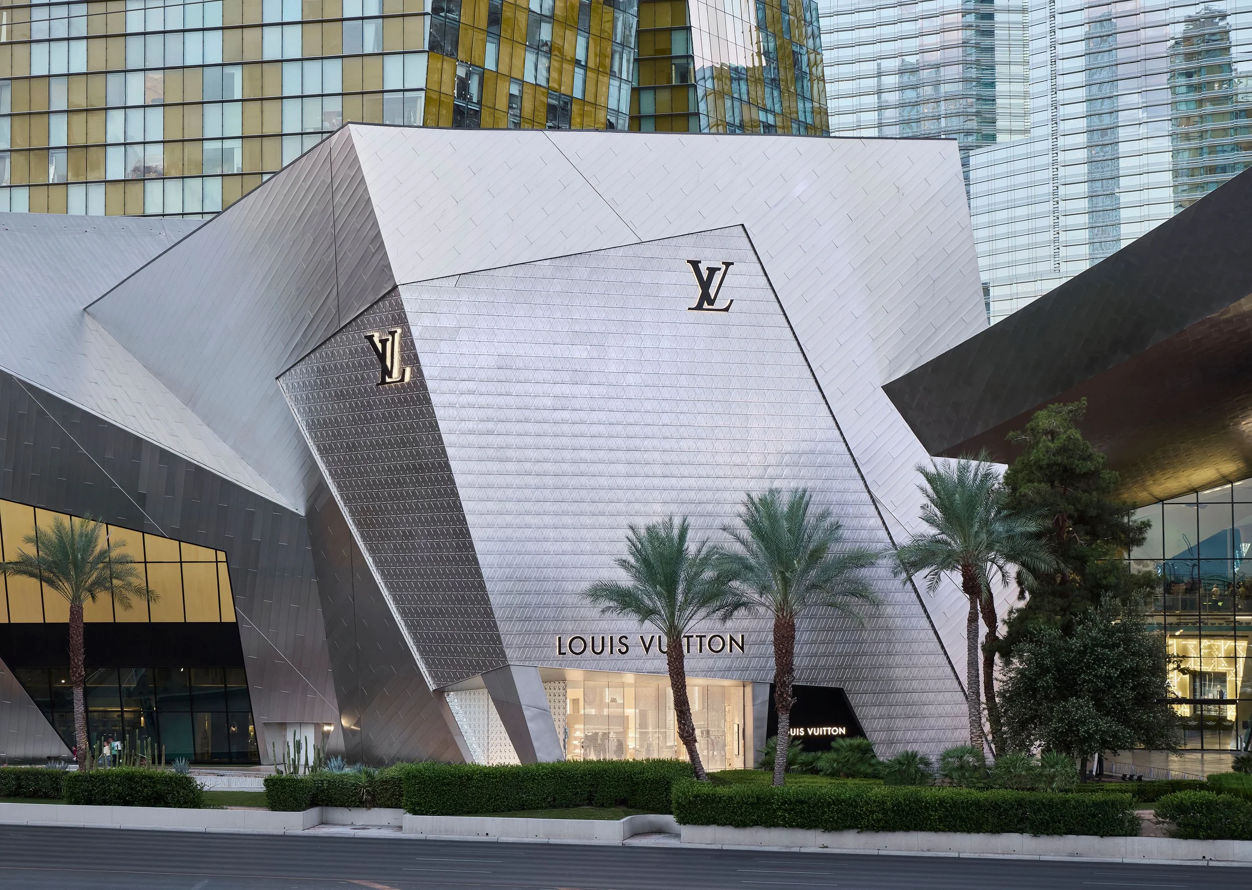 02_LV_26 07 22_Las Vegas CC_Ext.jpg