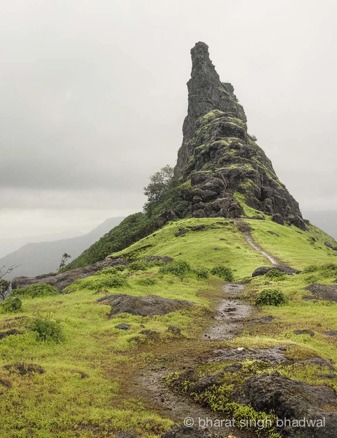 Route to Irshalgad pinnacle