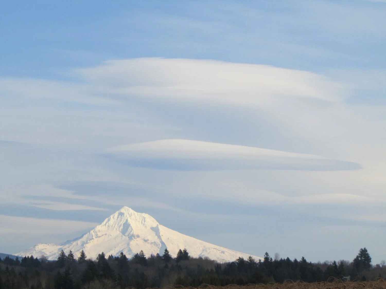 Lenticular clouds. Image Mthoodlenticularclouds by JoJoes123 CC BY-SA 3.0 via Wikipedia Commons