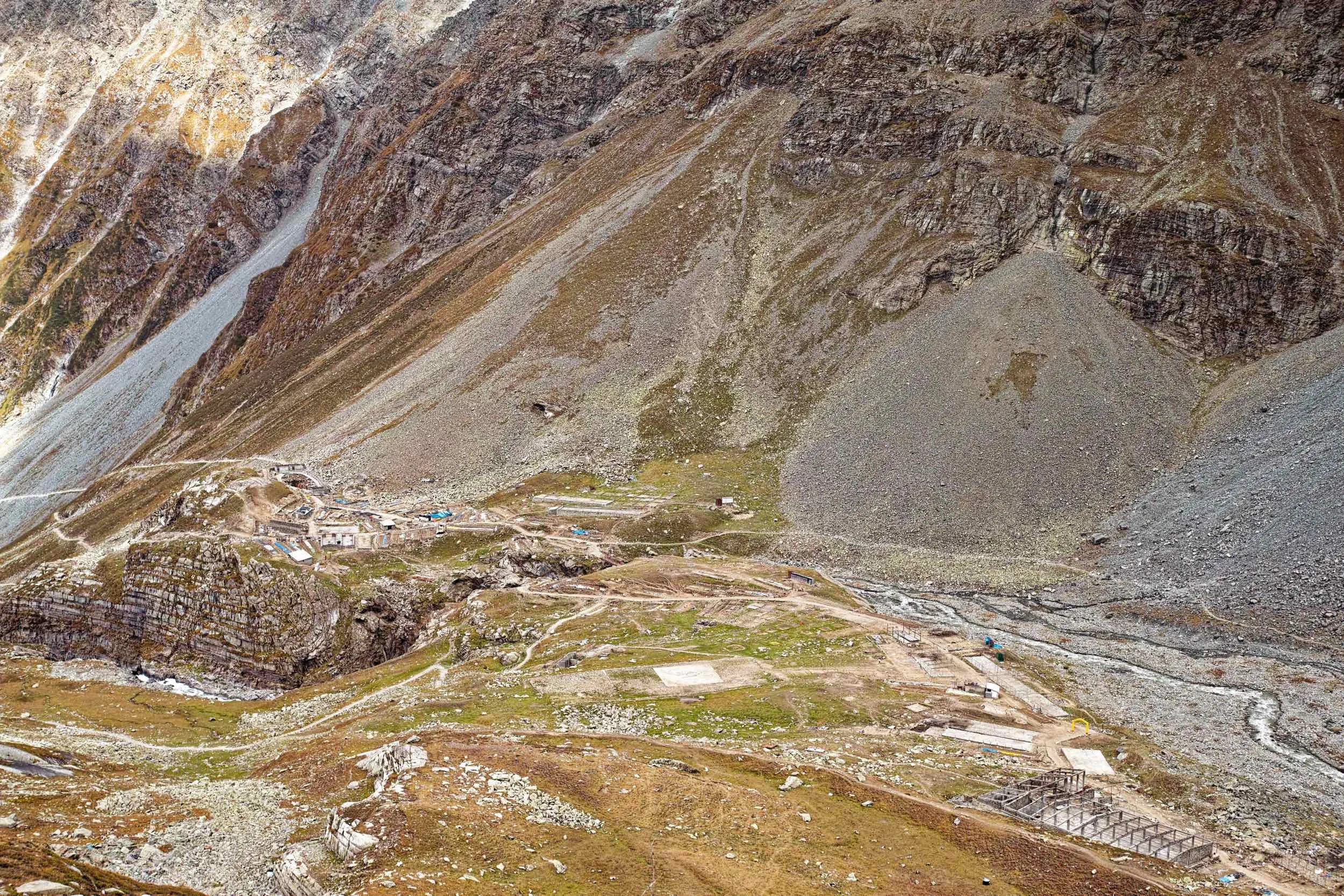 Gaurikund and Mani Mahesh Helipad (the white concrete square) visible.