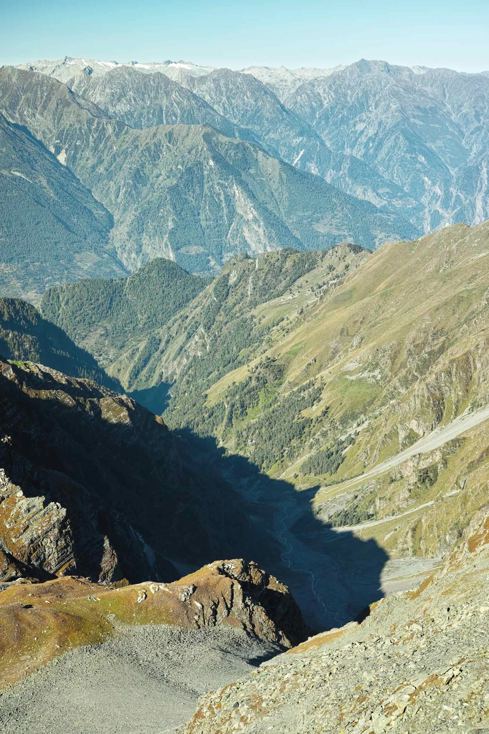 The view south from Kalah Pass. Zoom in to see the trail towards