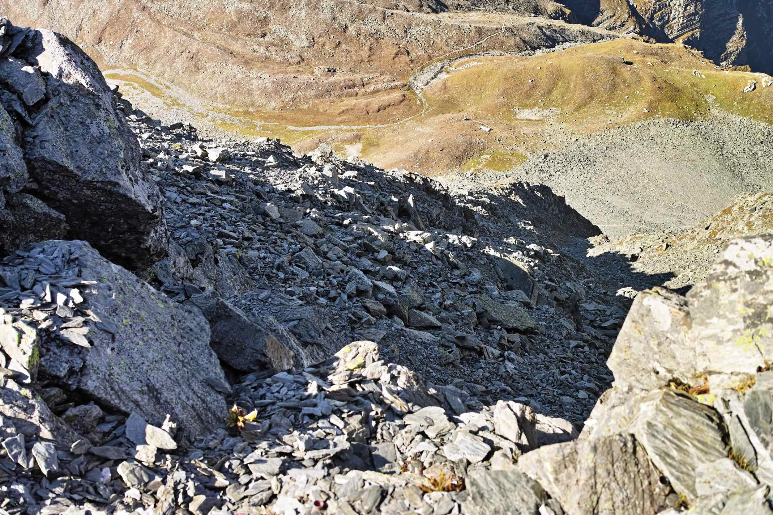 From Kalah Pass it is a 500m steep descent to Jail Khud en route to Tiyari village
