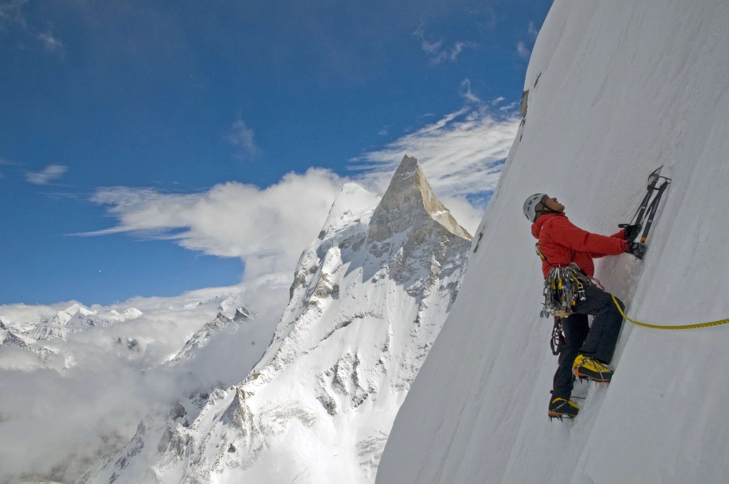 Jimmy Chin leading an ice pitch during the 2008 Meru attempt. © Jimmy Chin from http://www.merufilm.com/