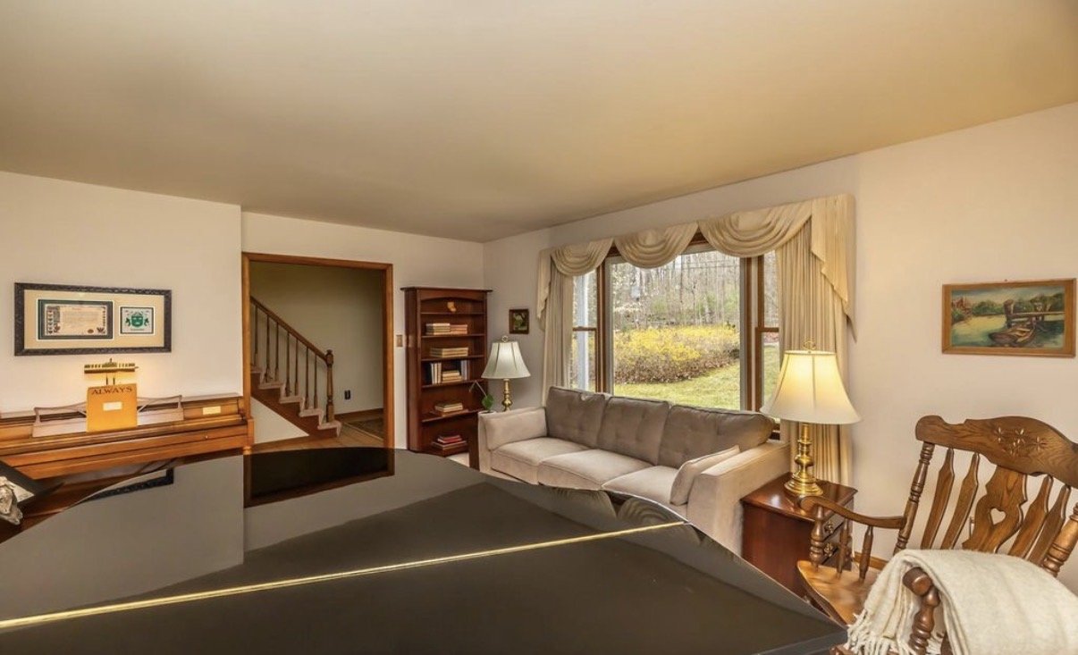 Pottstown, PA Realtor: Linda Kennedy 610-909-8732 Photographer: Shawn Sims TrueVine Photography